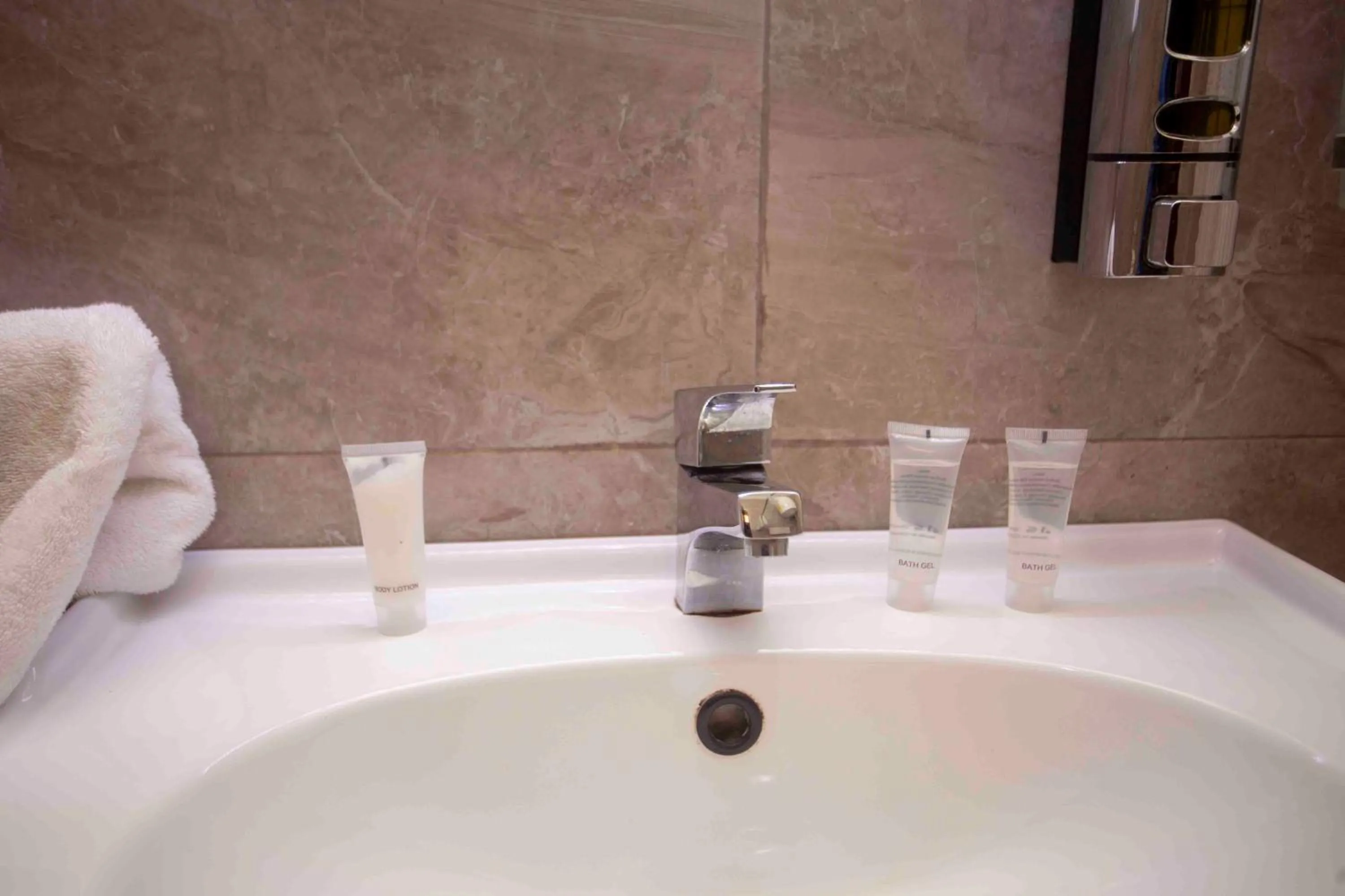 Bathroom in Parkview Hotel