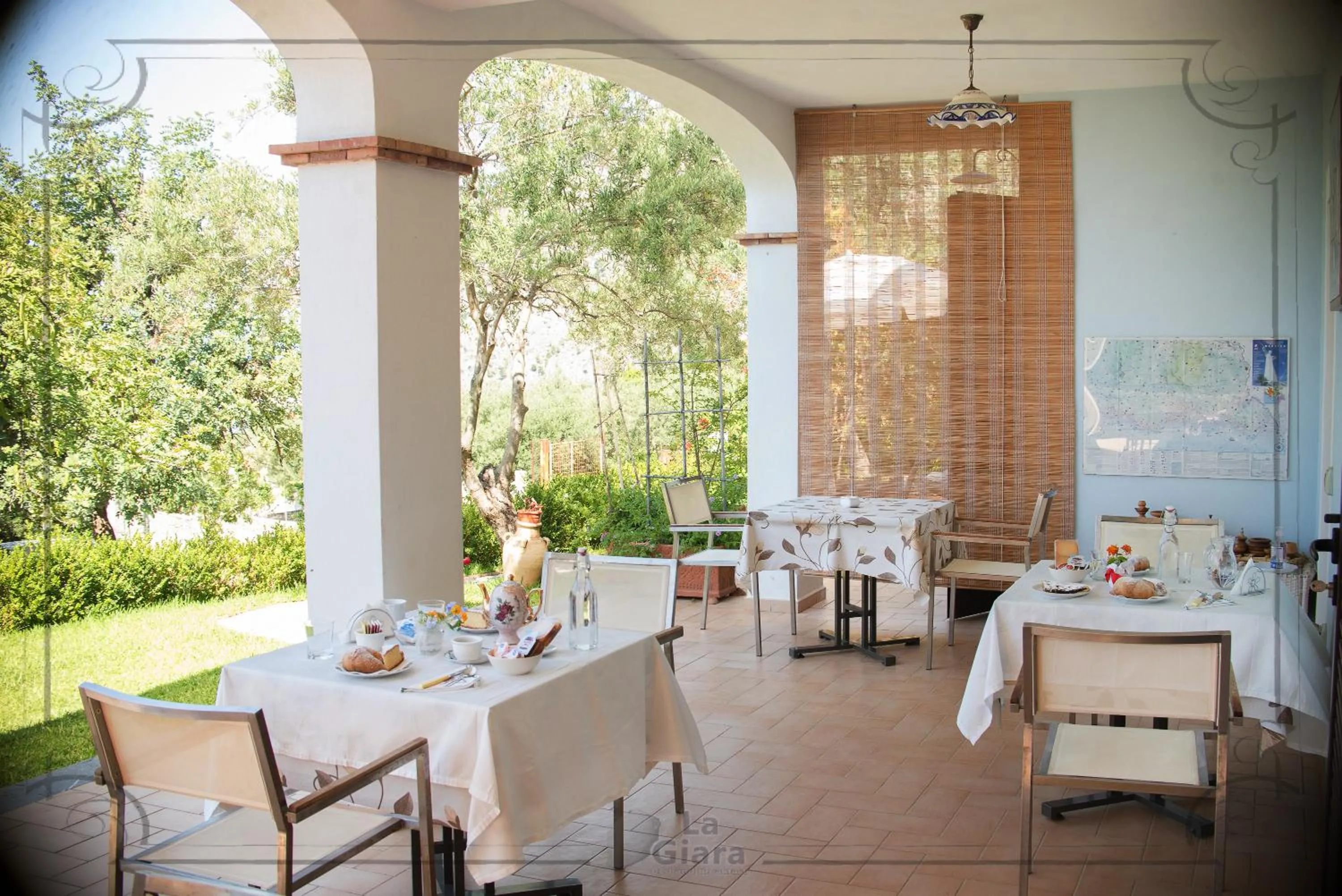 Restaurant/places to eat in B&b La Giara