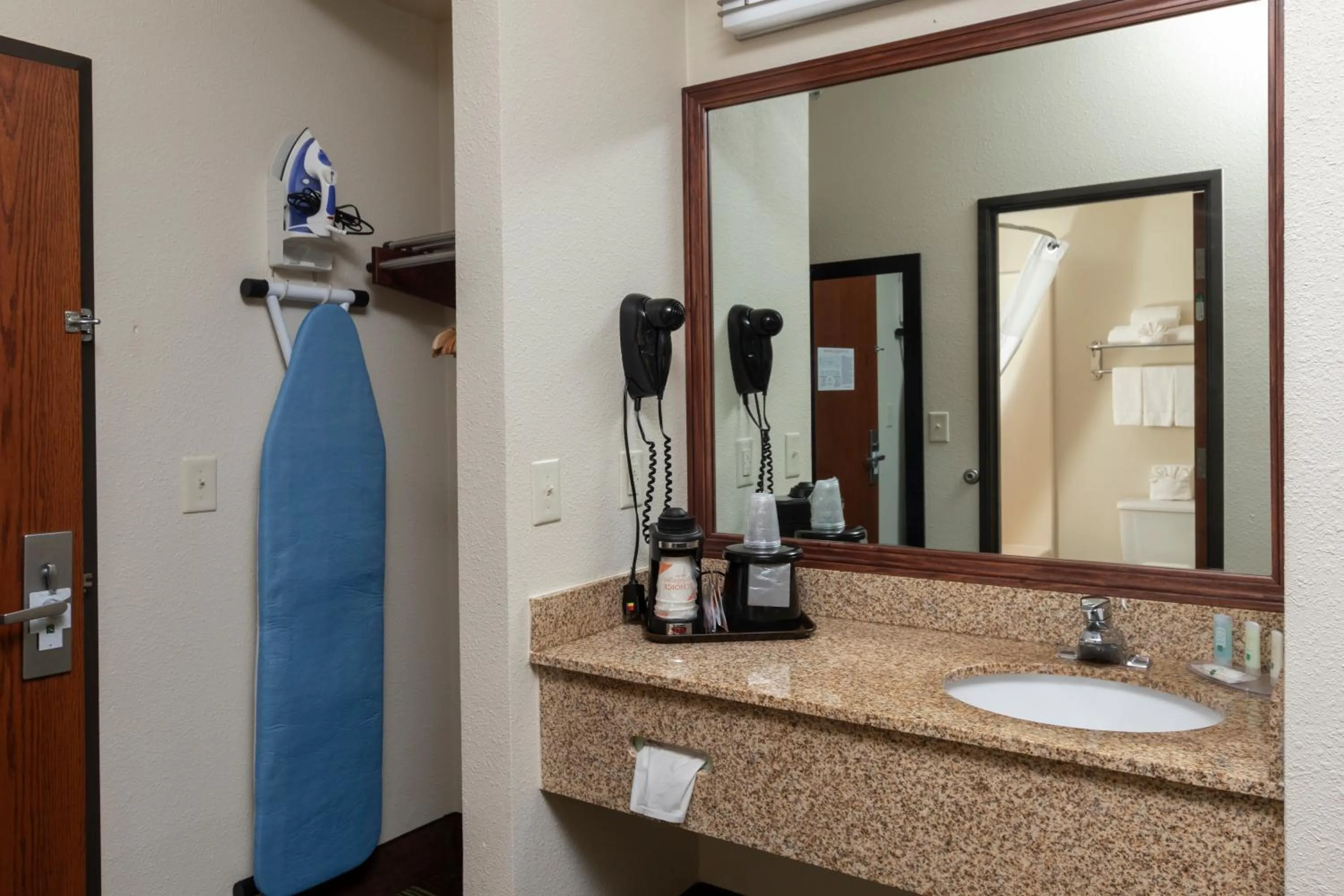 towels in Quality Inn & Suites Mount Vernon