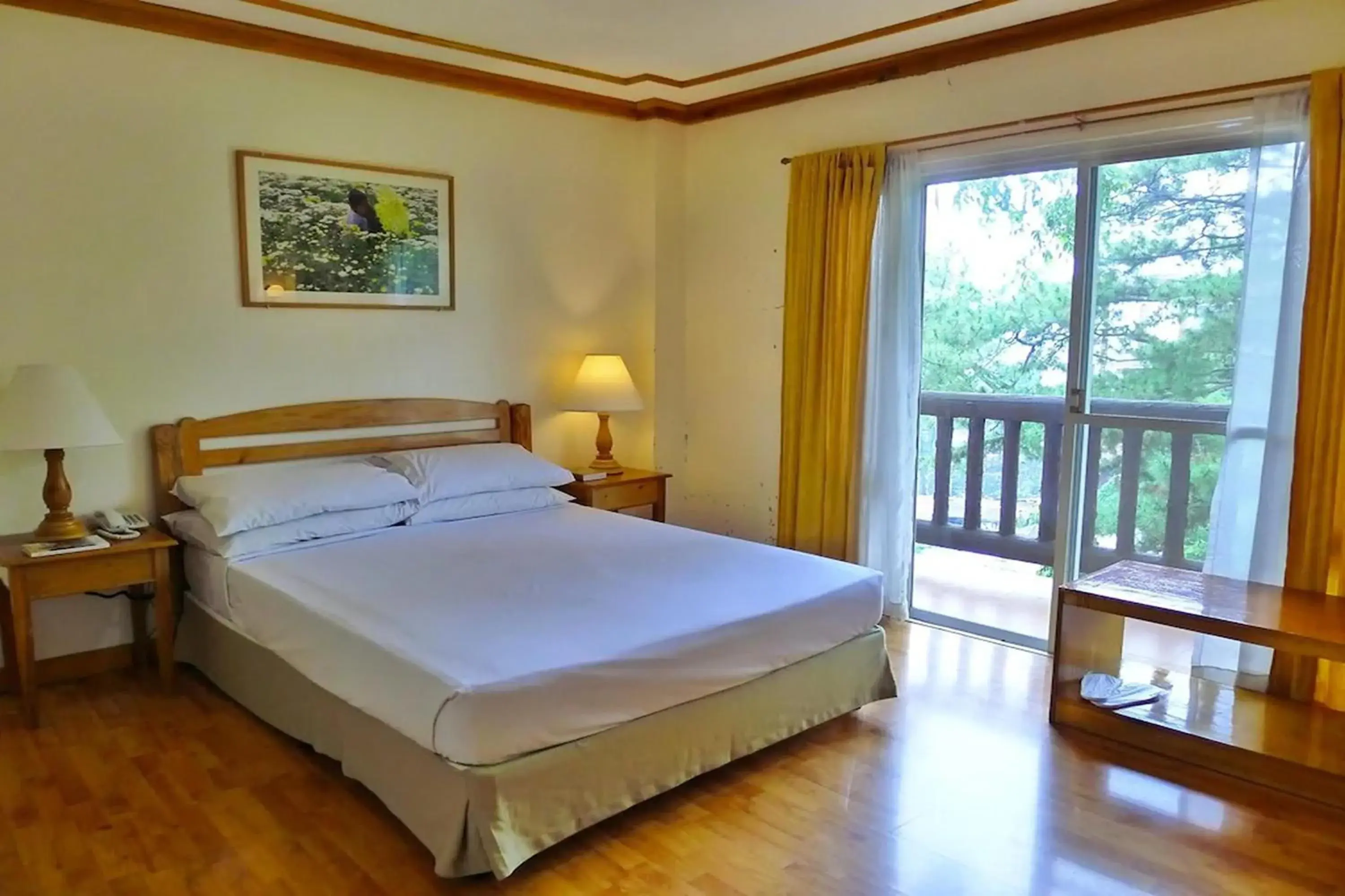 Deluxe Double Room in Ridgewood Hotel Baguio near The Mansion Deluxe Double Room in Ridgewood Hotel Baguio near The Mansion