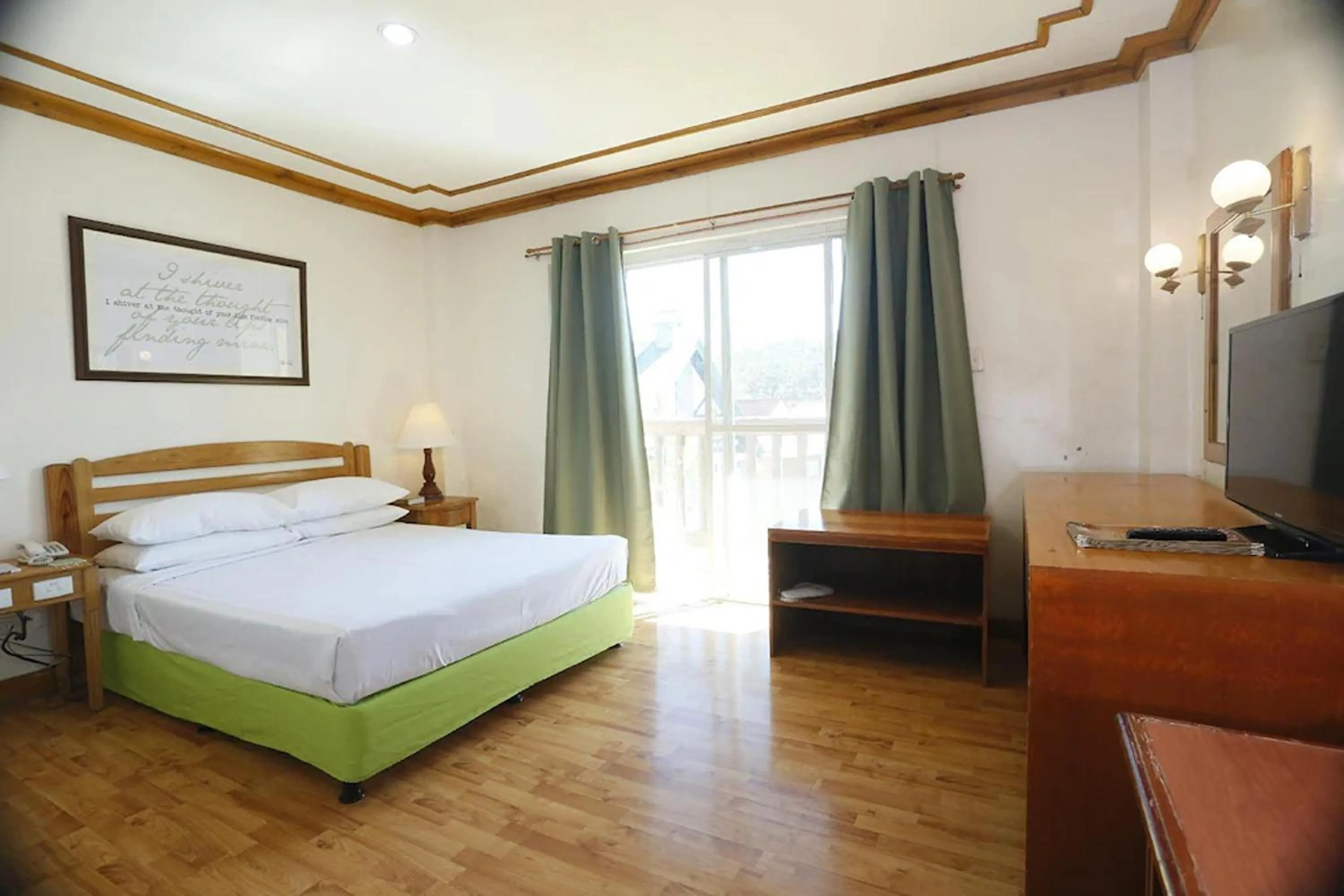 Deluxe Queen Room in Ridgewood Hotel Baguio near The Mansion