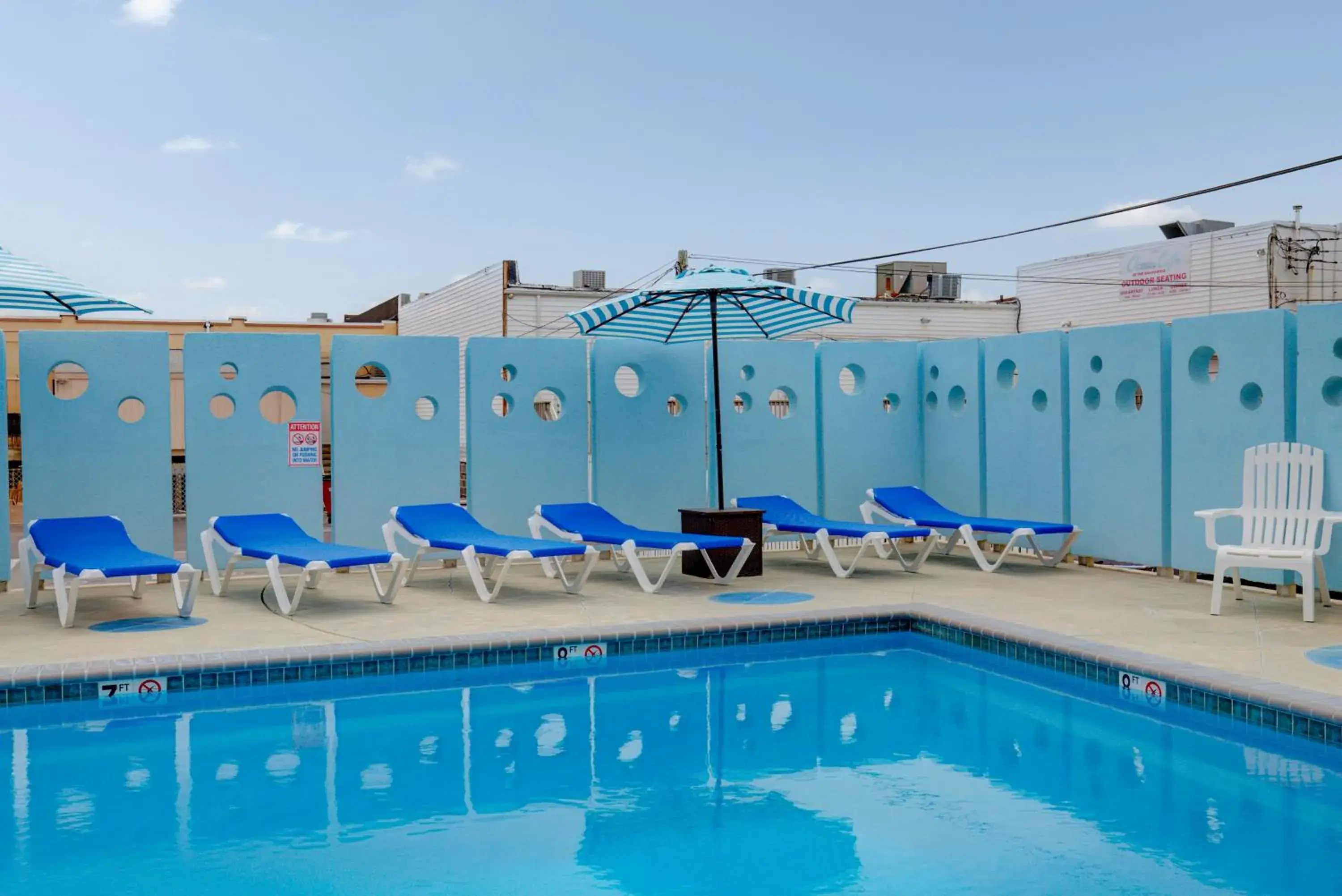 Swimming pool in Ocean 7 Swimming pool in Ocean 7