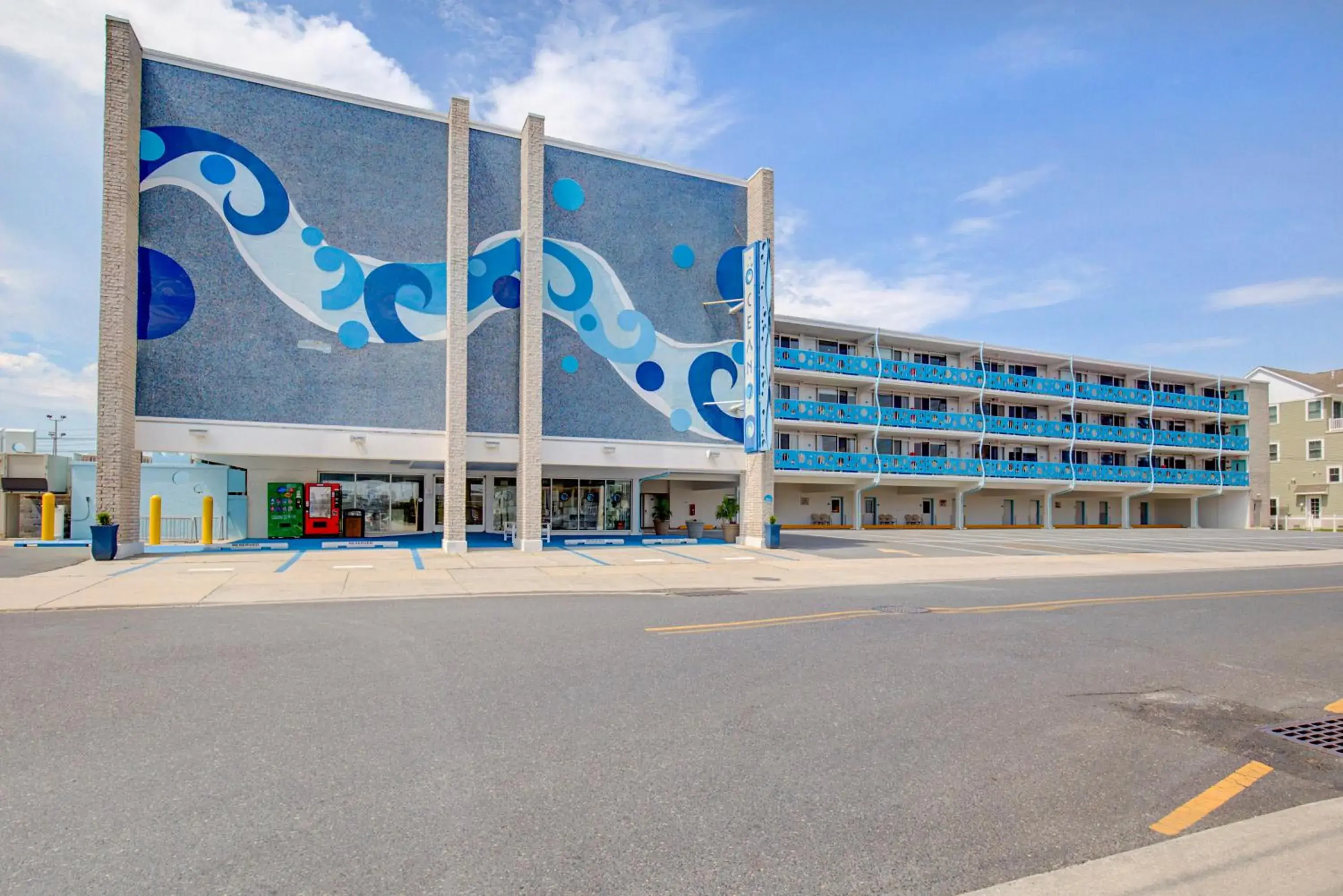 Facade/entrance in Ocean 7 Facade/entrance in Ocean 7