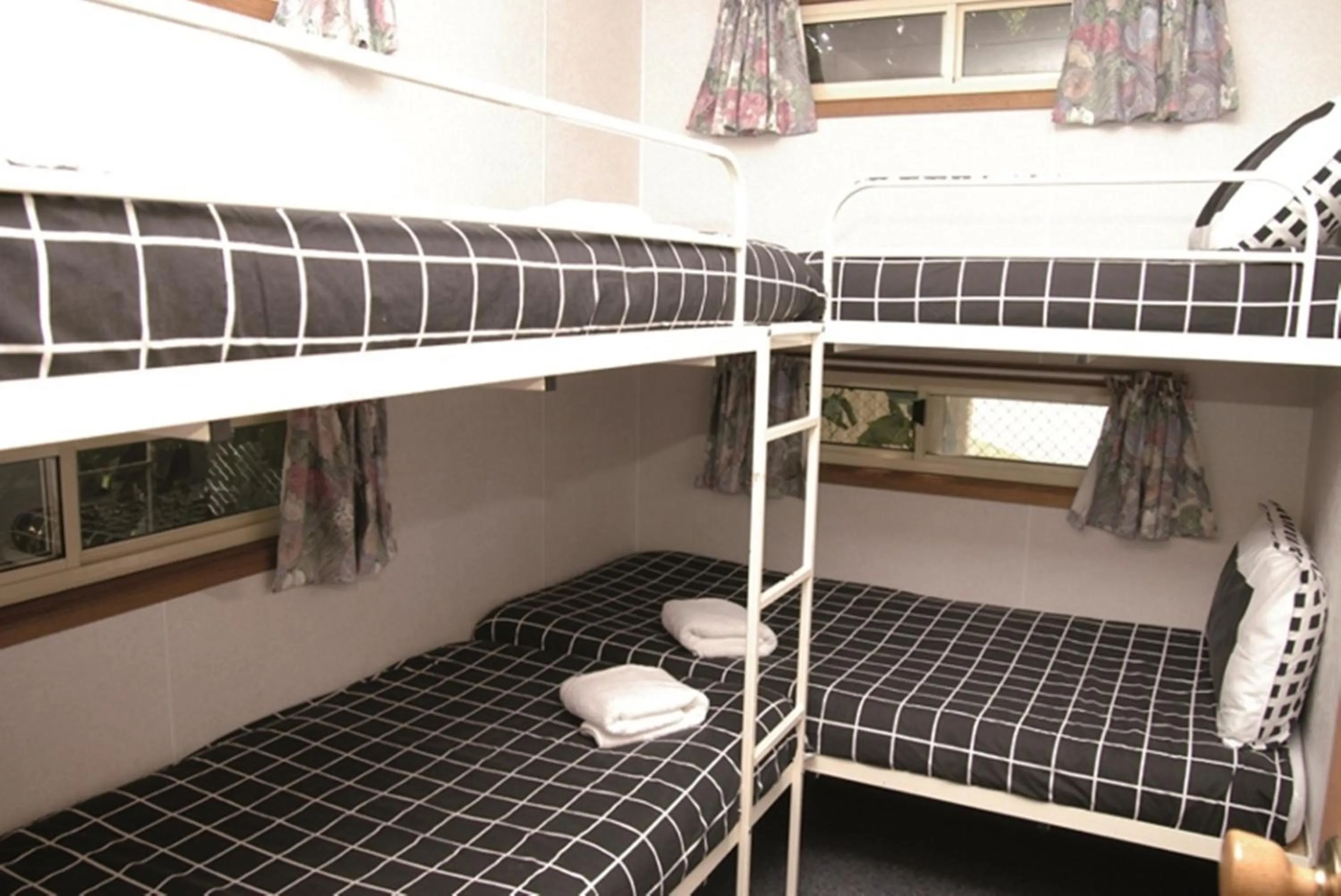 bunk bed, Bed in Smugglers Cove Holiday Village