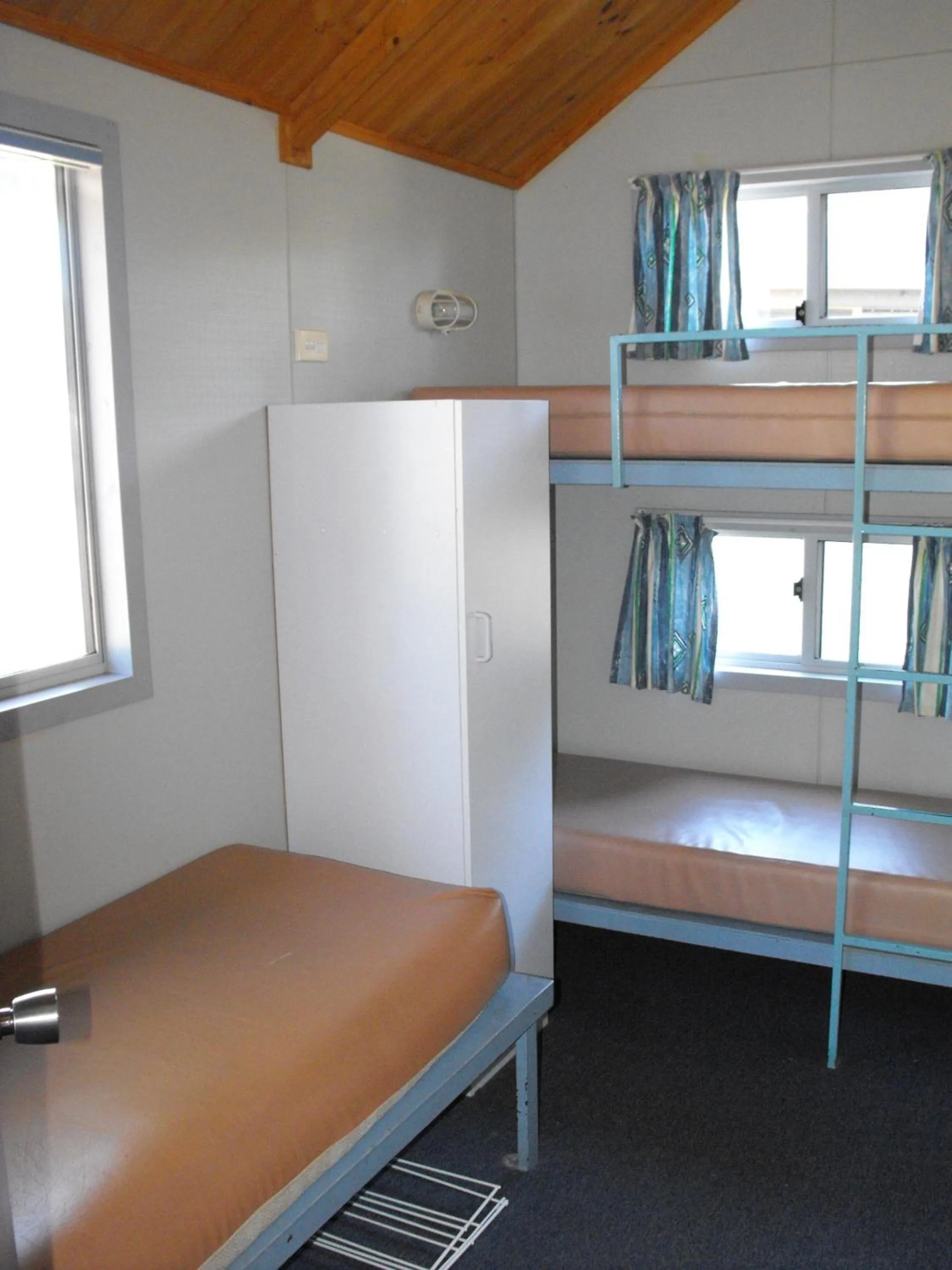 bunk bed, Bed in Smugglers Cove Holiday Village
