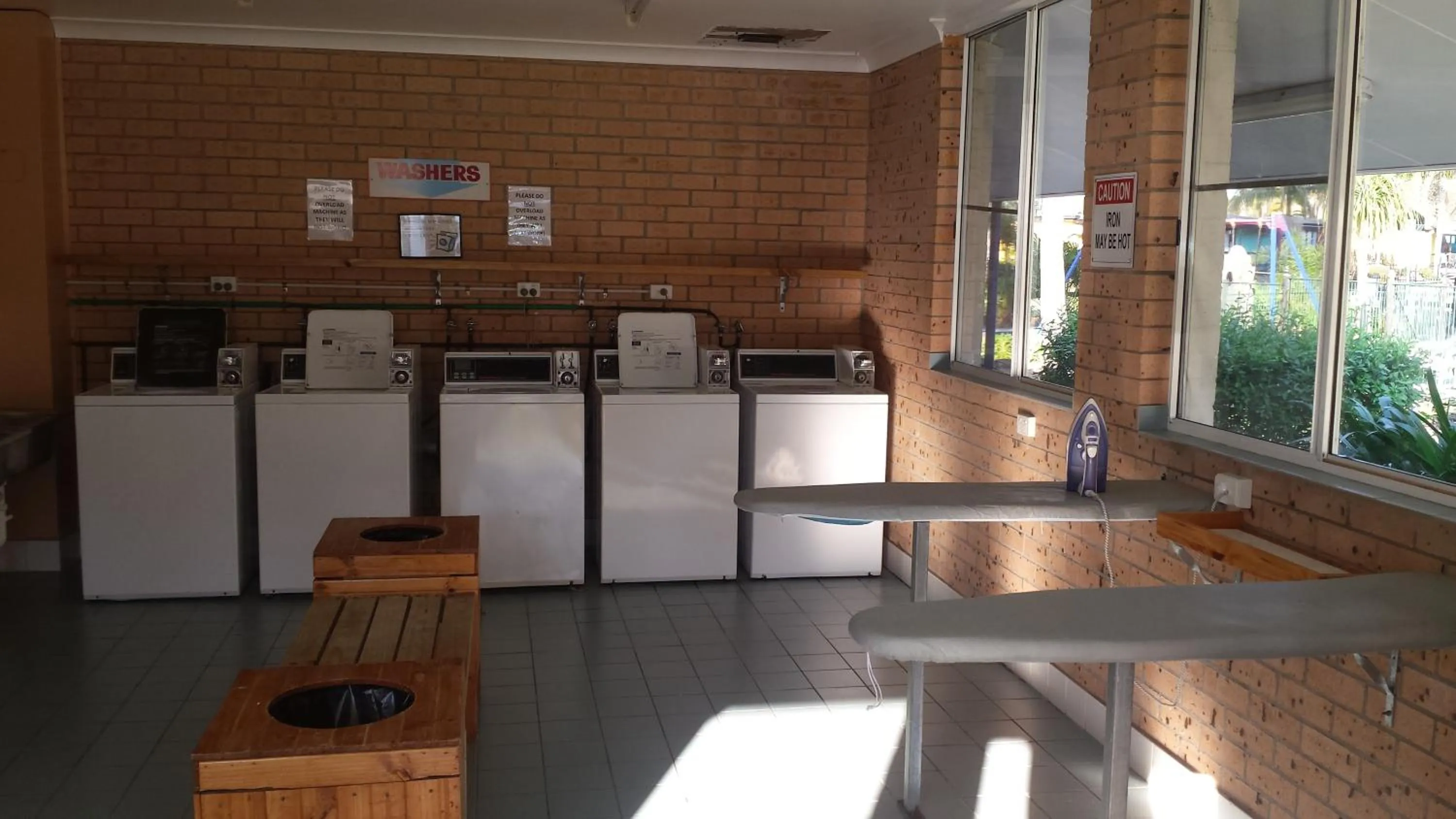 Area and facilities in Smugglers Cove Holiday Village