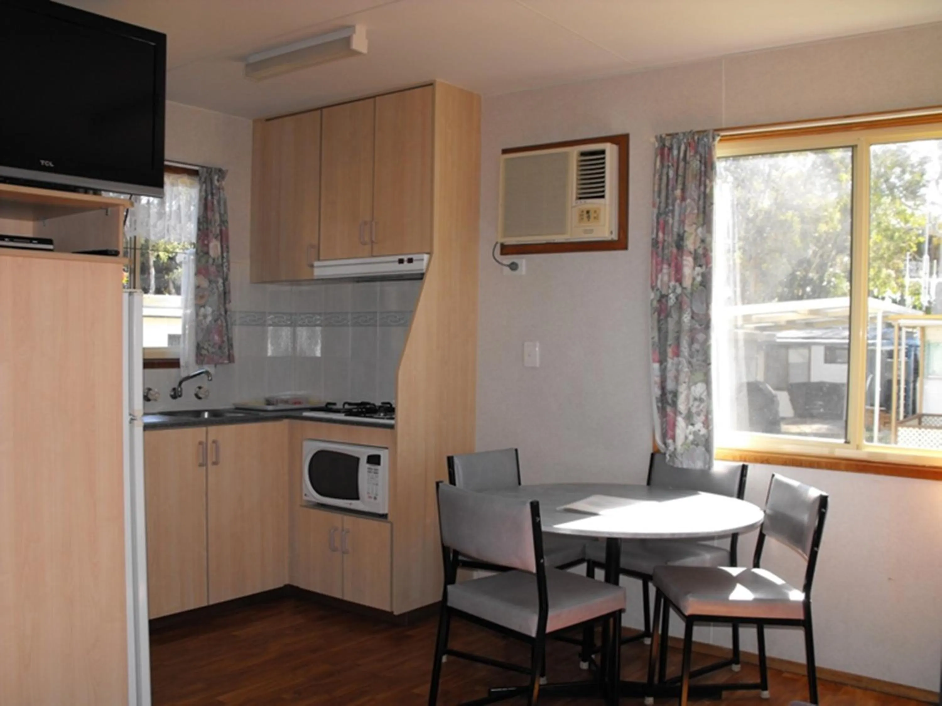 Kitchen or kitchenette in Smugglers Cove Holiday Village