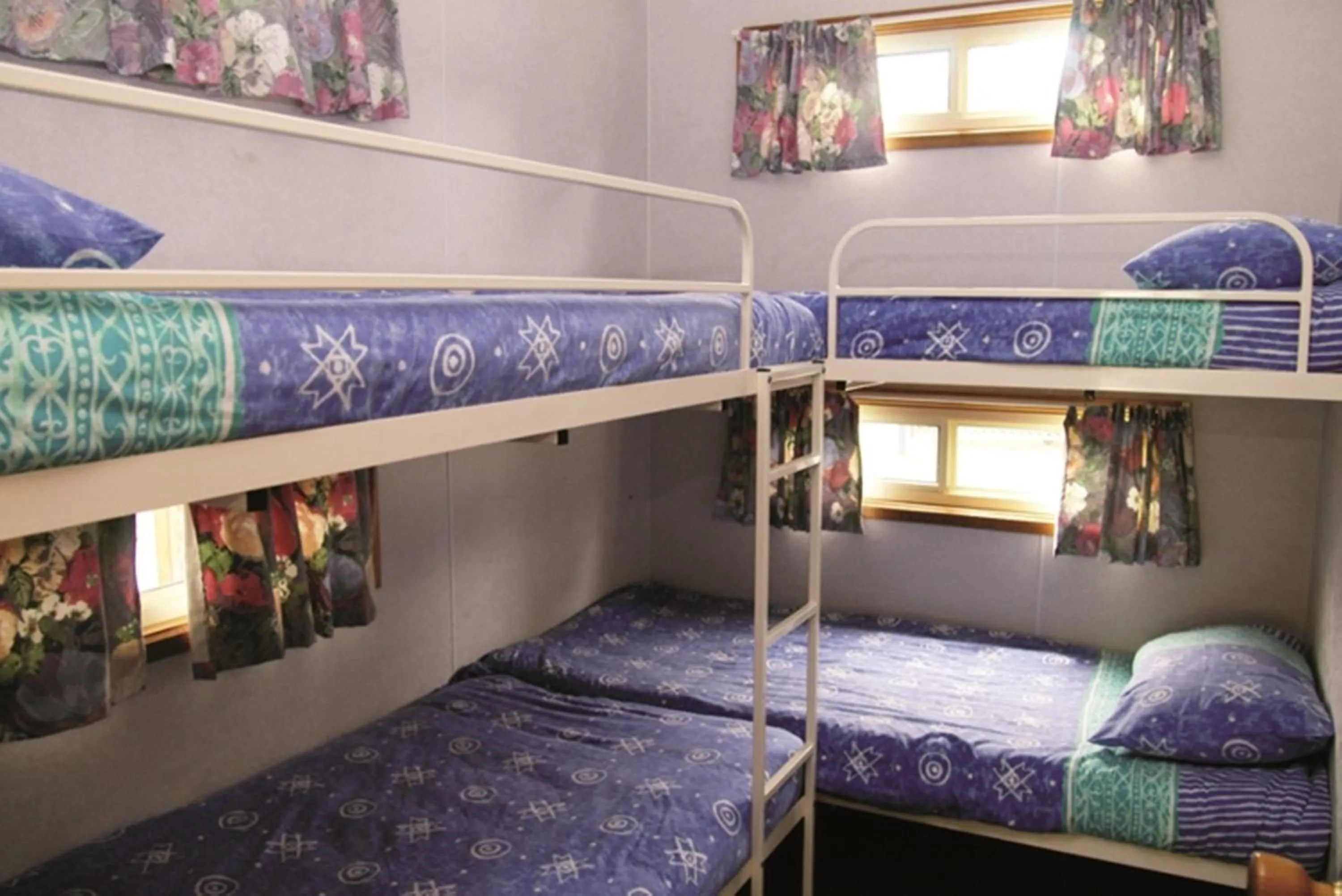 bunk bed, Bed in Smugglers Cove Holiday Village