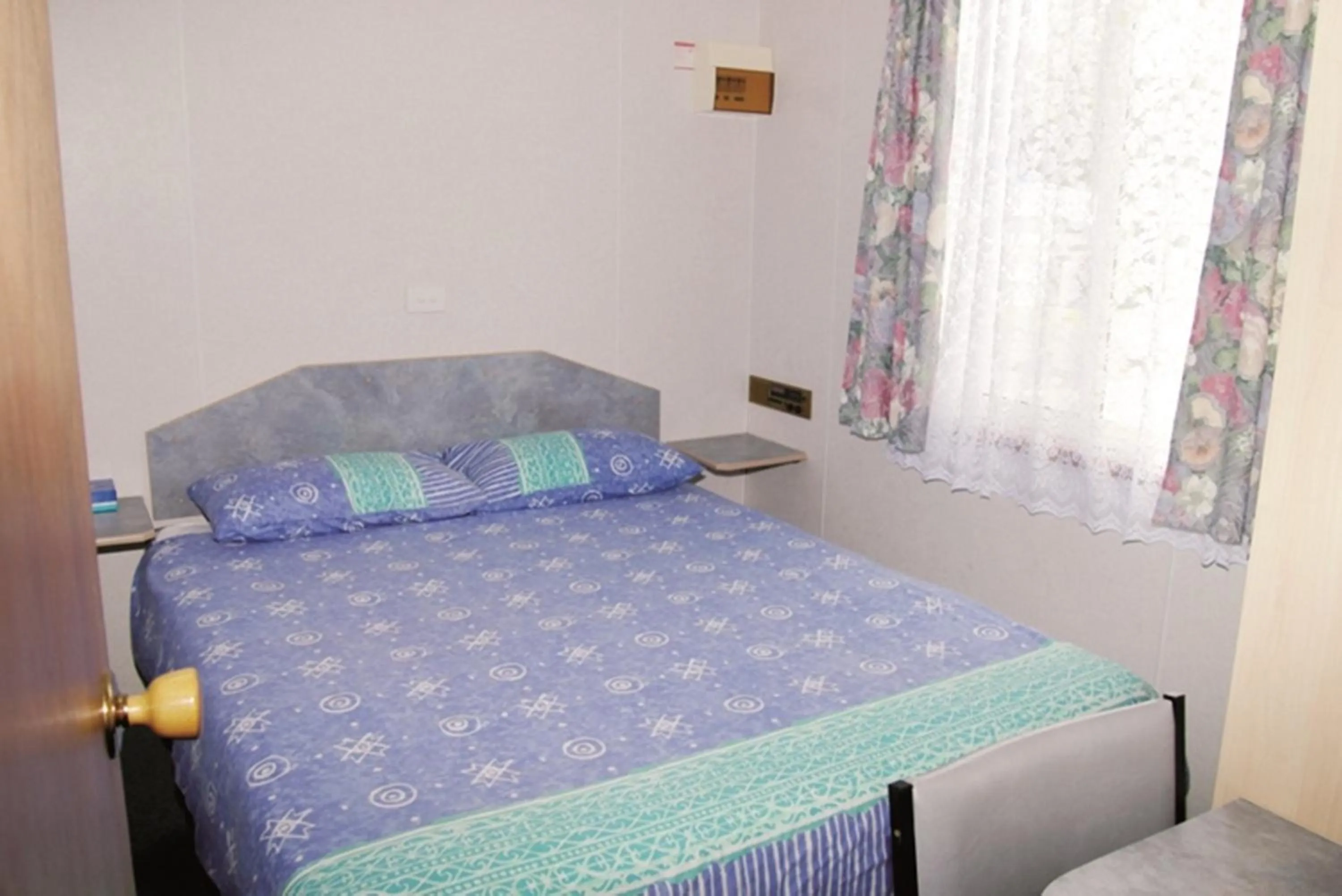 Bedroom, Bed in Smugglers Cove Holiday Village