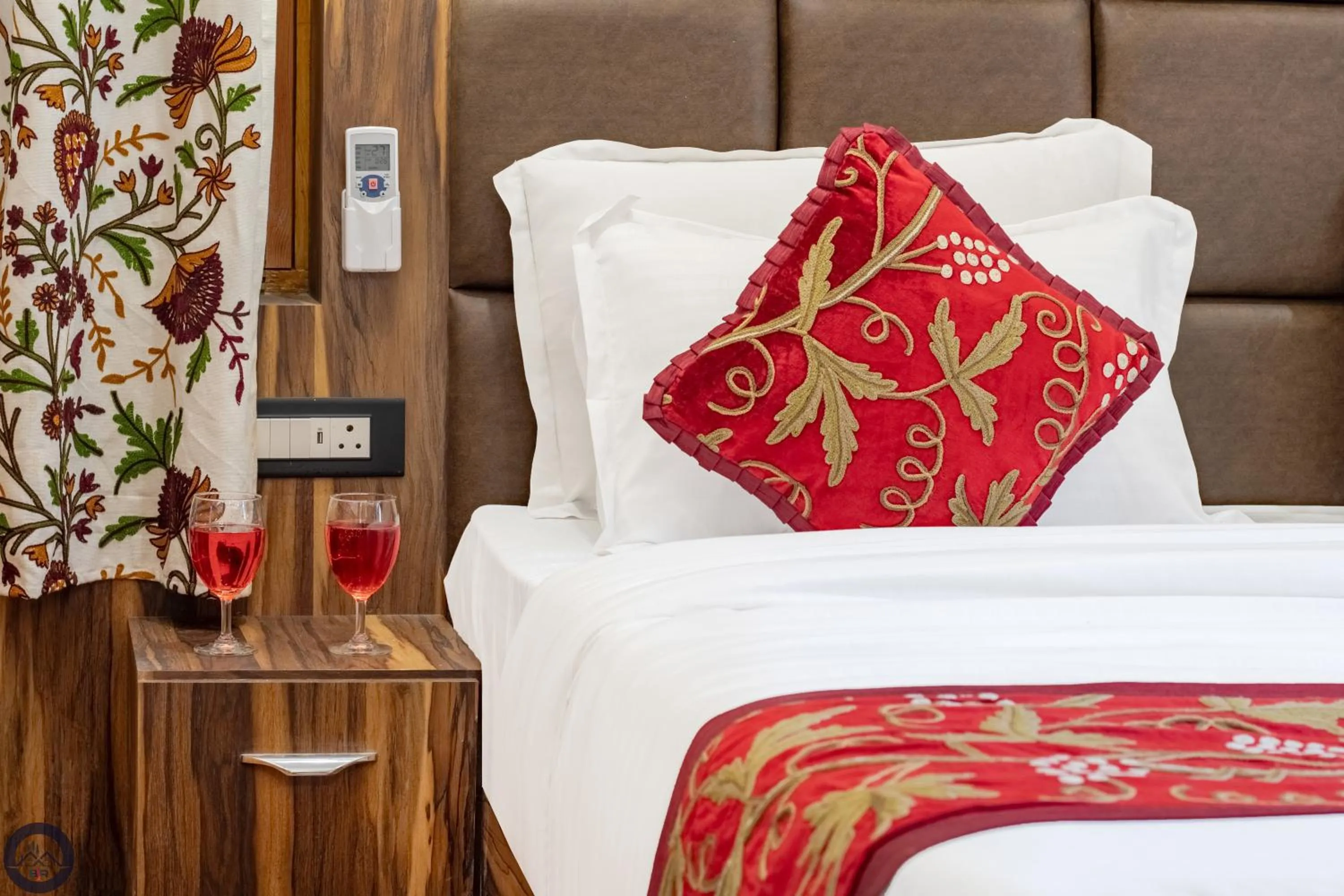 Property building, Bed in Bombay Residency