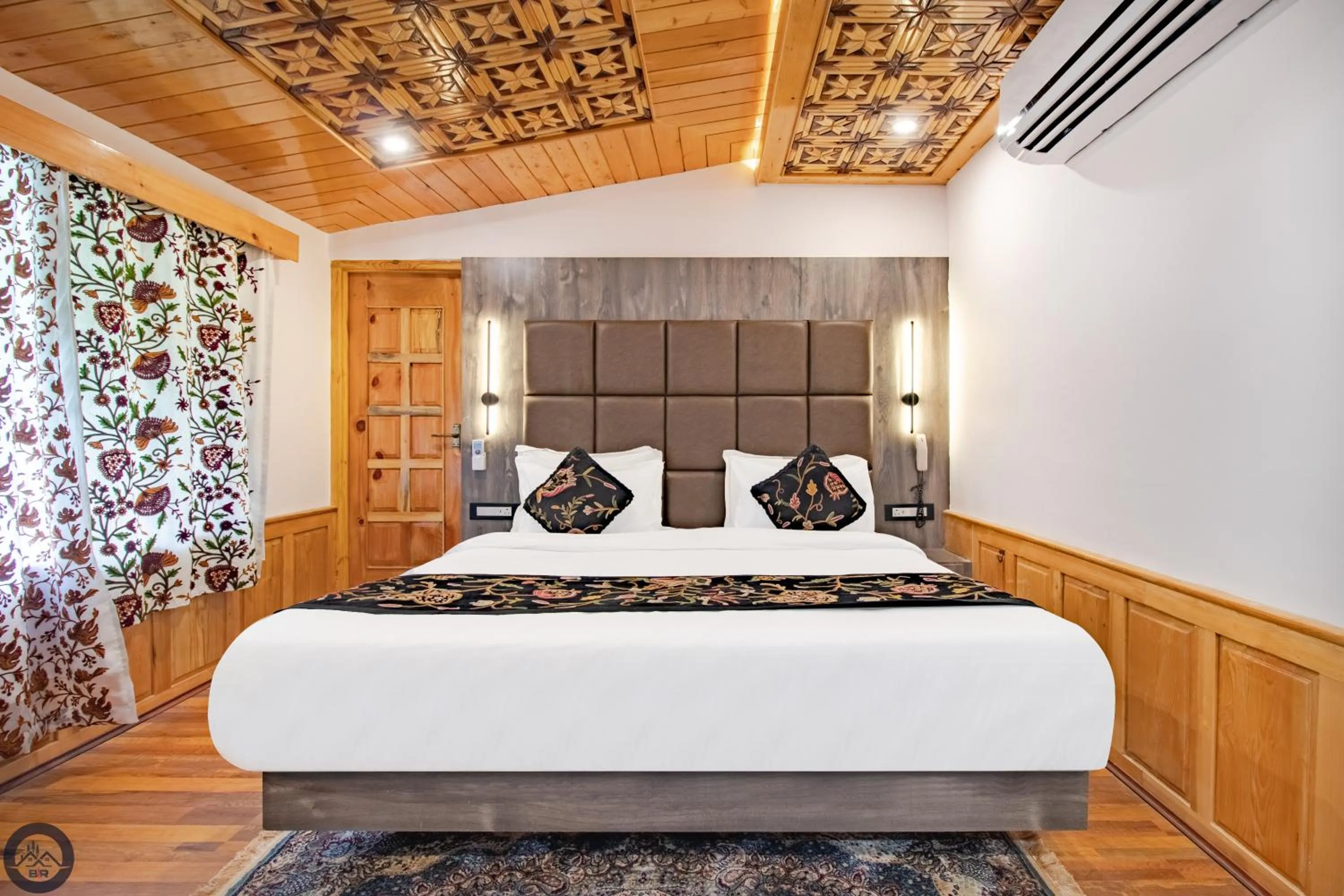 Bed in Bombay Residency