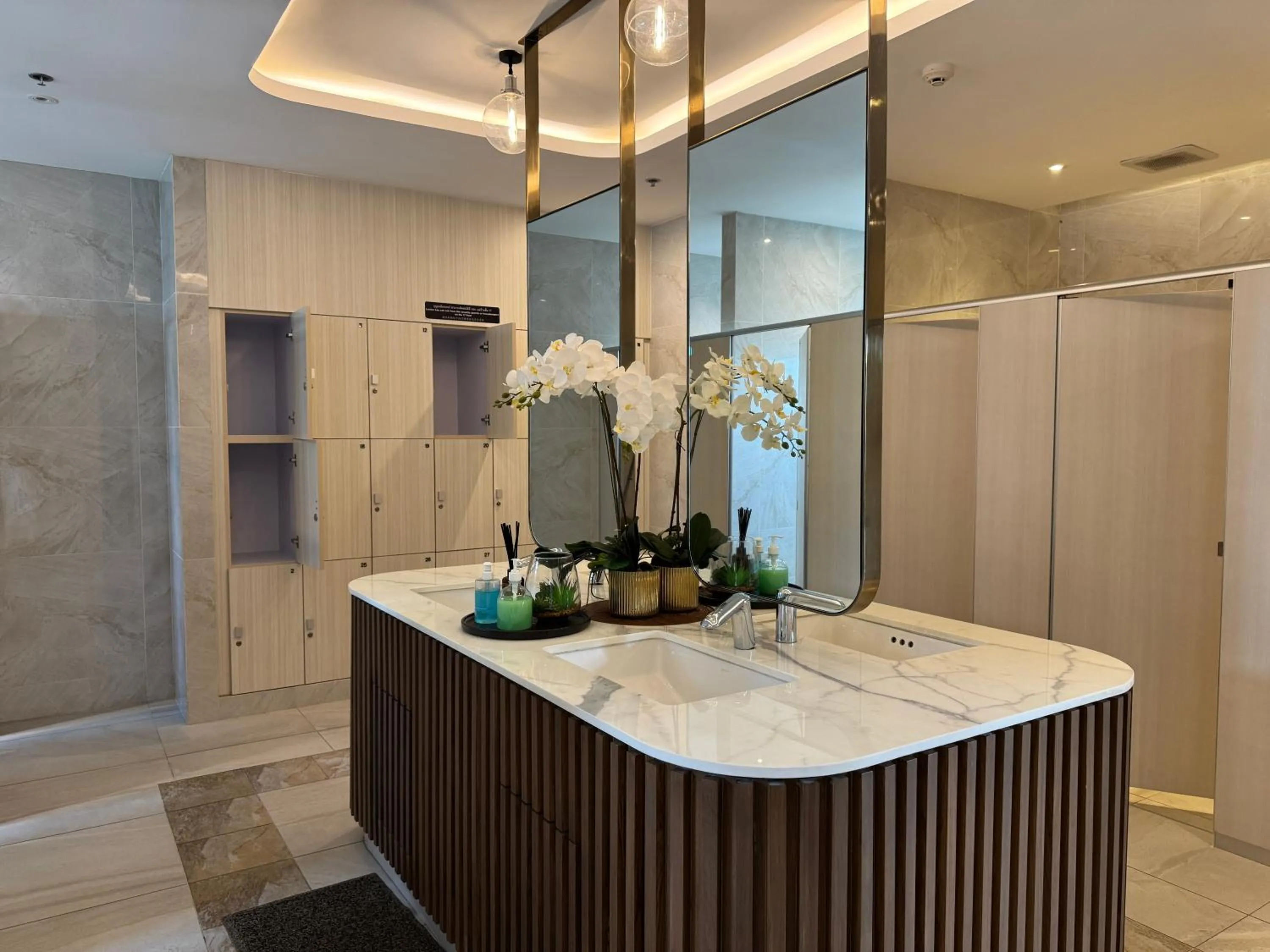 Public Bath in Family Suite Nice Pool Full Facilities Self Check