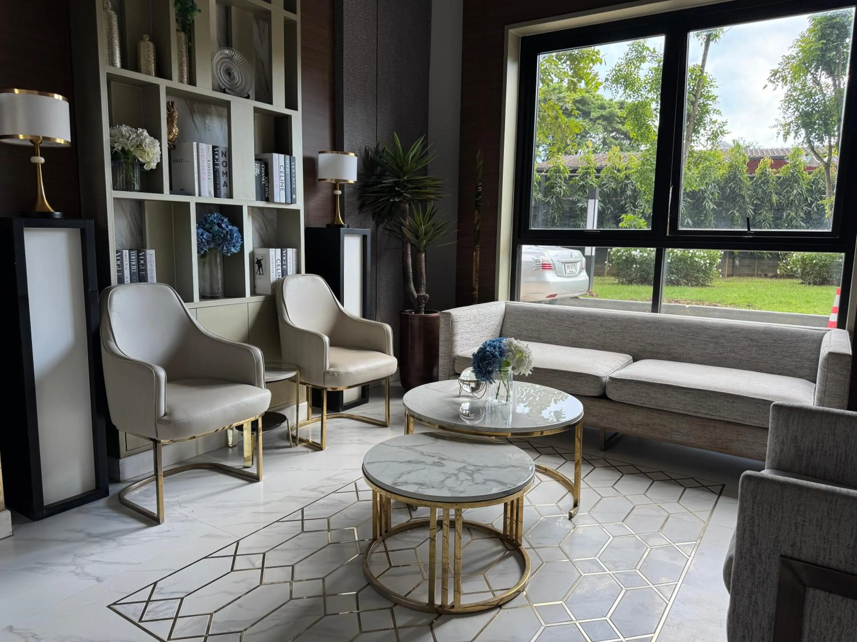 Seating area in Family Suite Nice Pool Full Facilities Self Check
