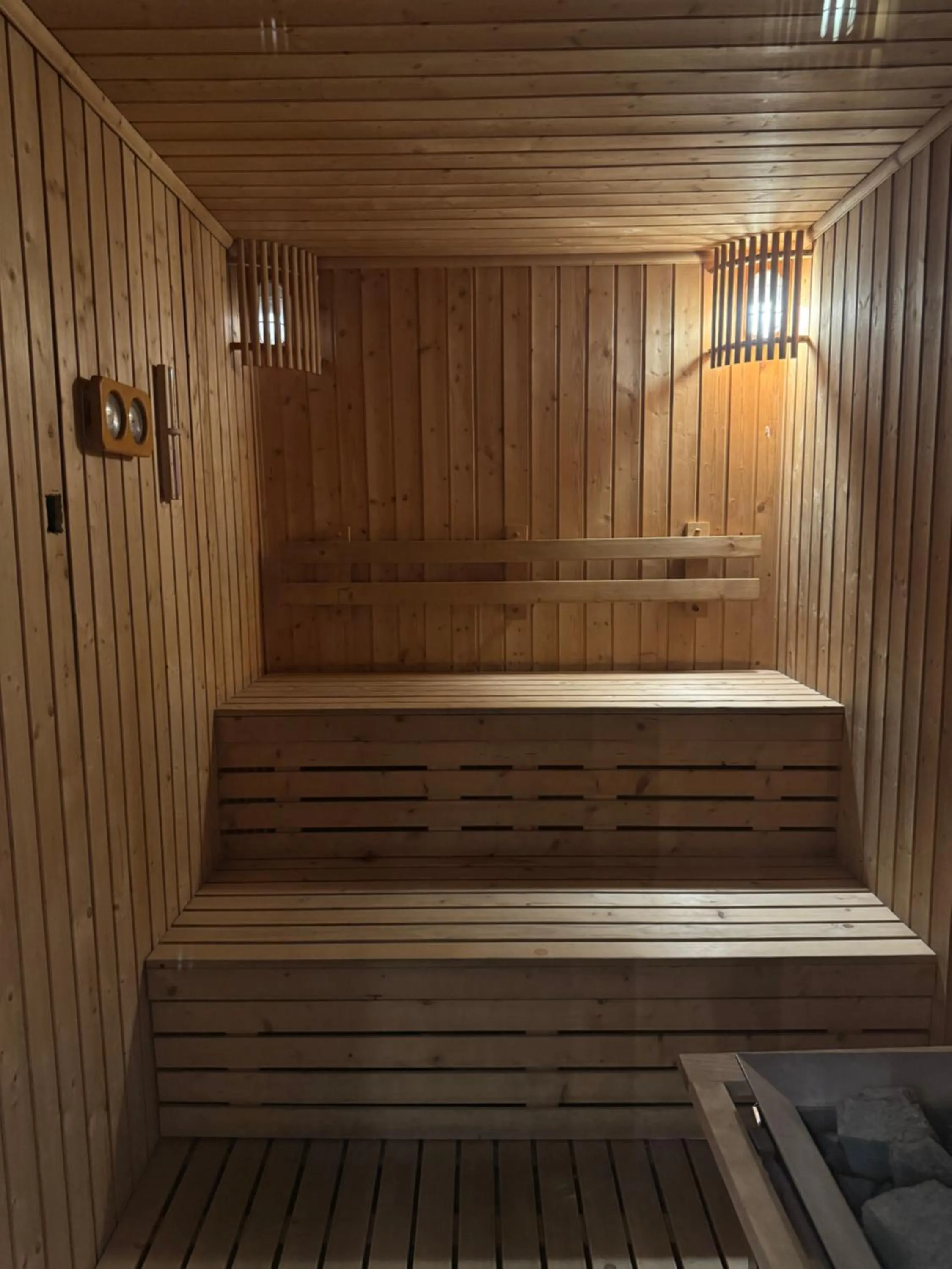 Sauna in Family Suite Nice Pool Full Facilities Self Check