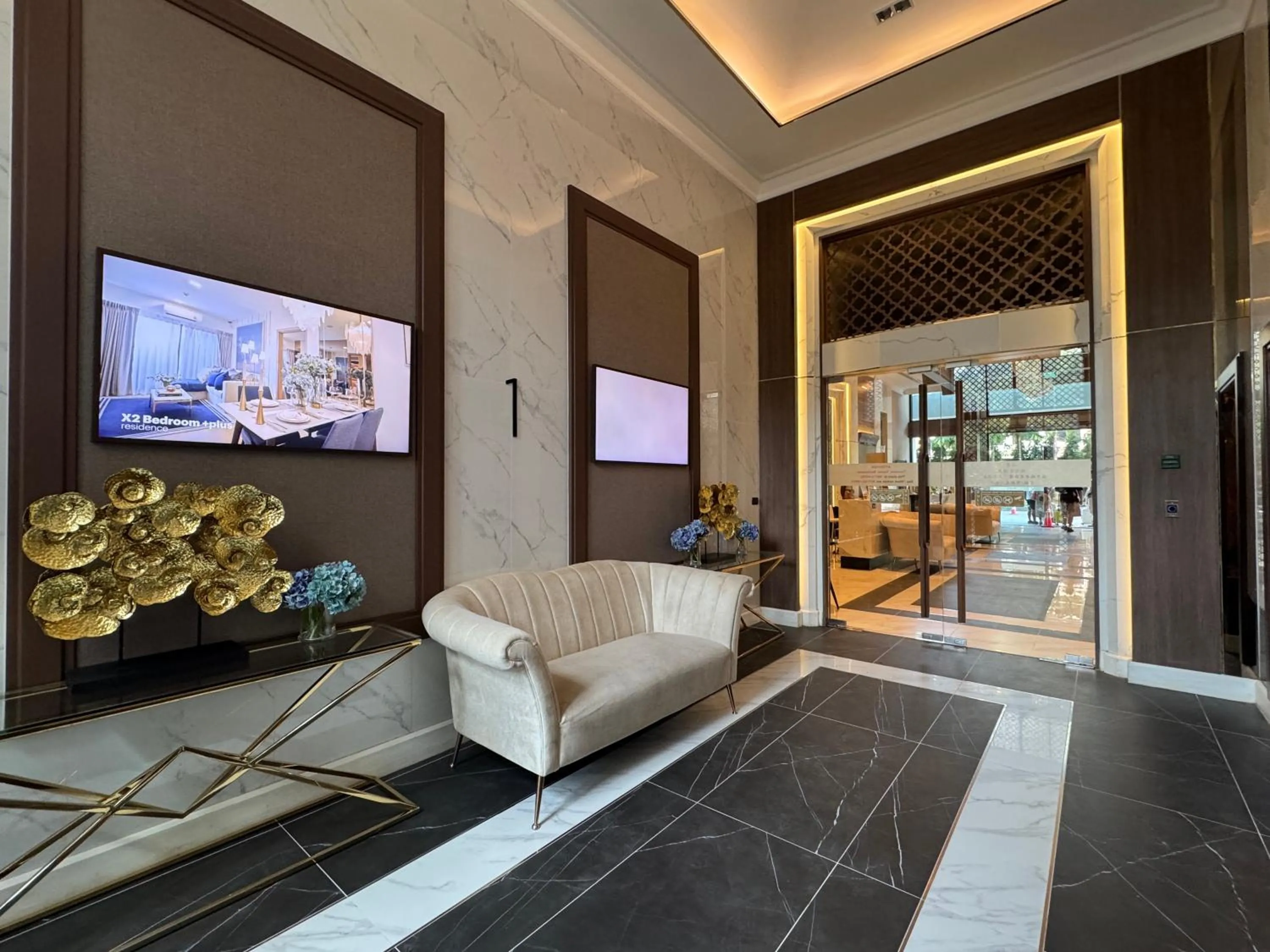elevator in Family Suite Nice Pool Full Facilities Self Check