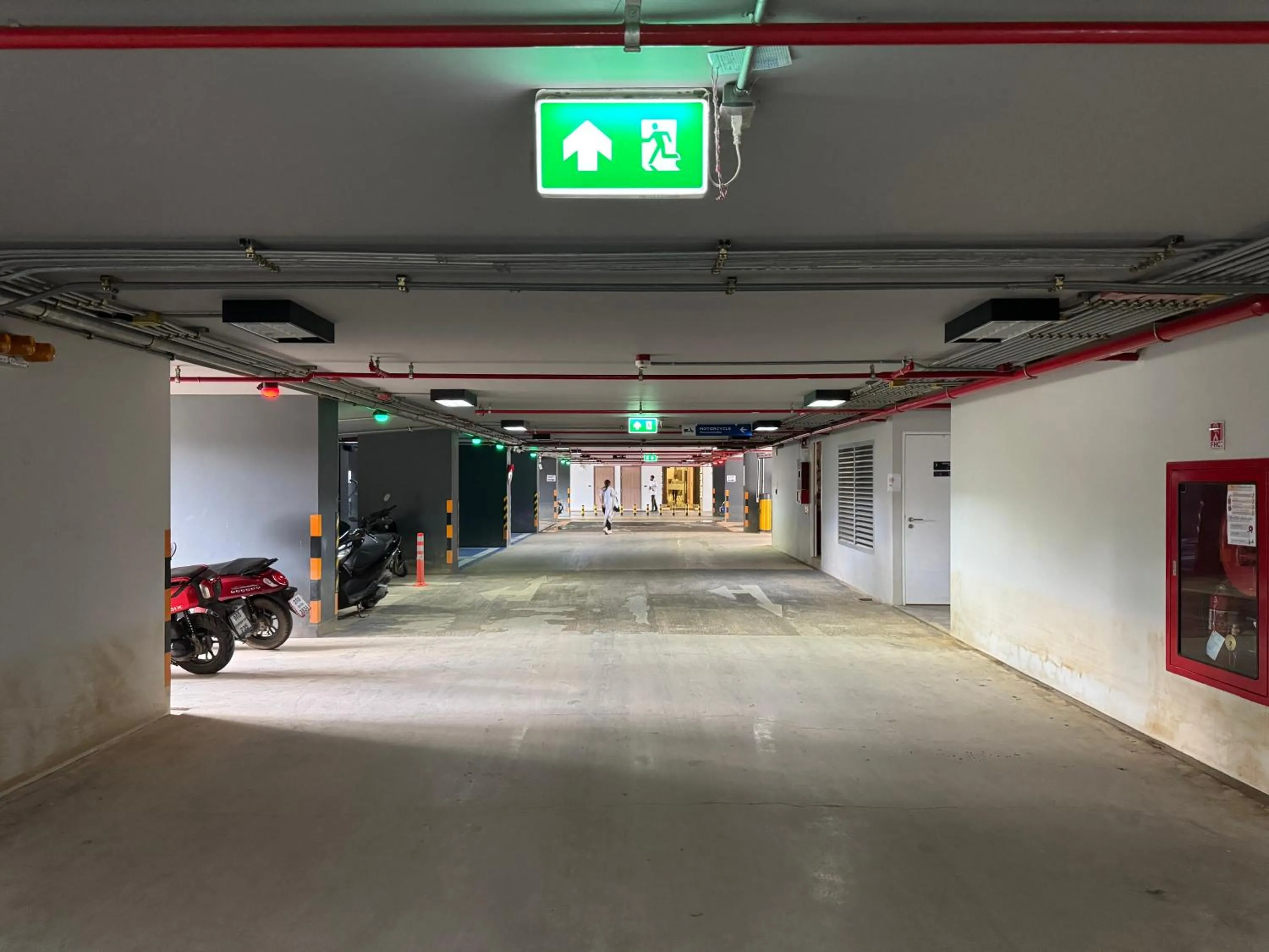 Parking in Family Suite Nice Pool Full Facilities Self Check