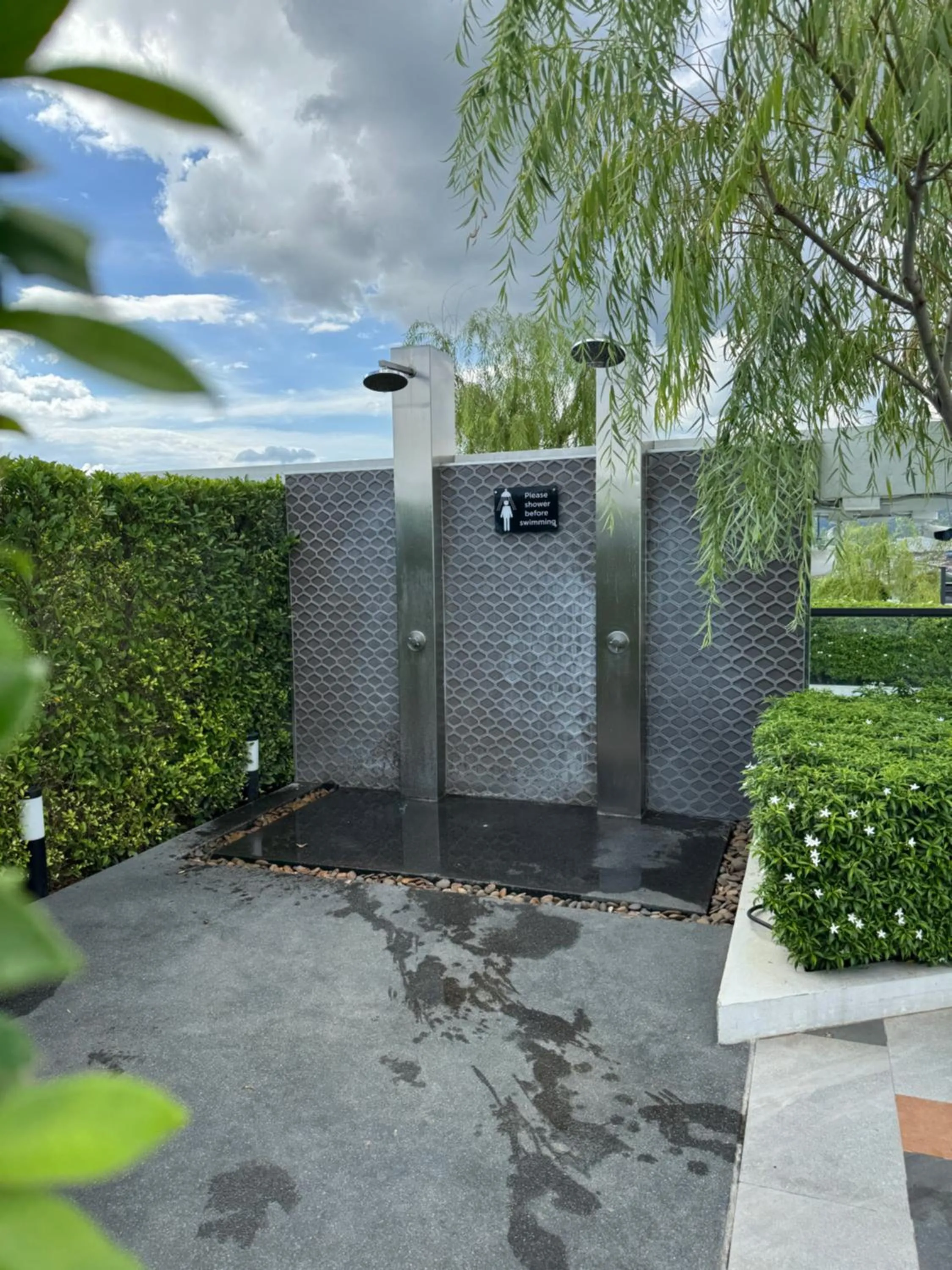 Public Bath in Family Suite Nice Pool Full Facilities Self Check
