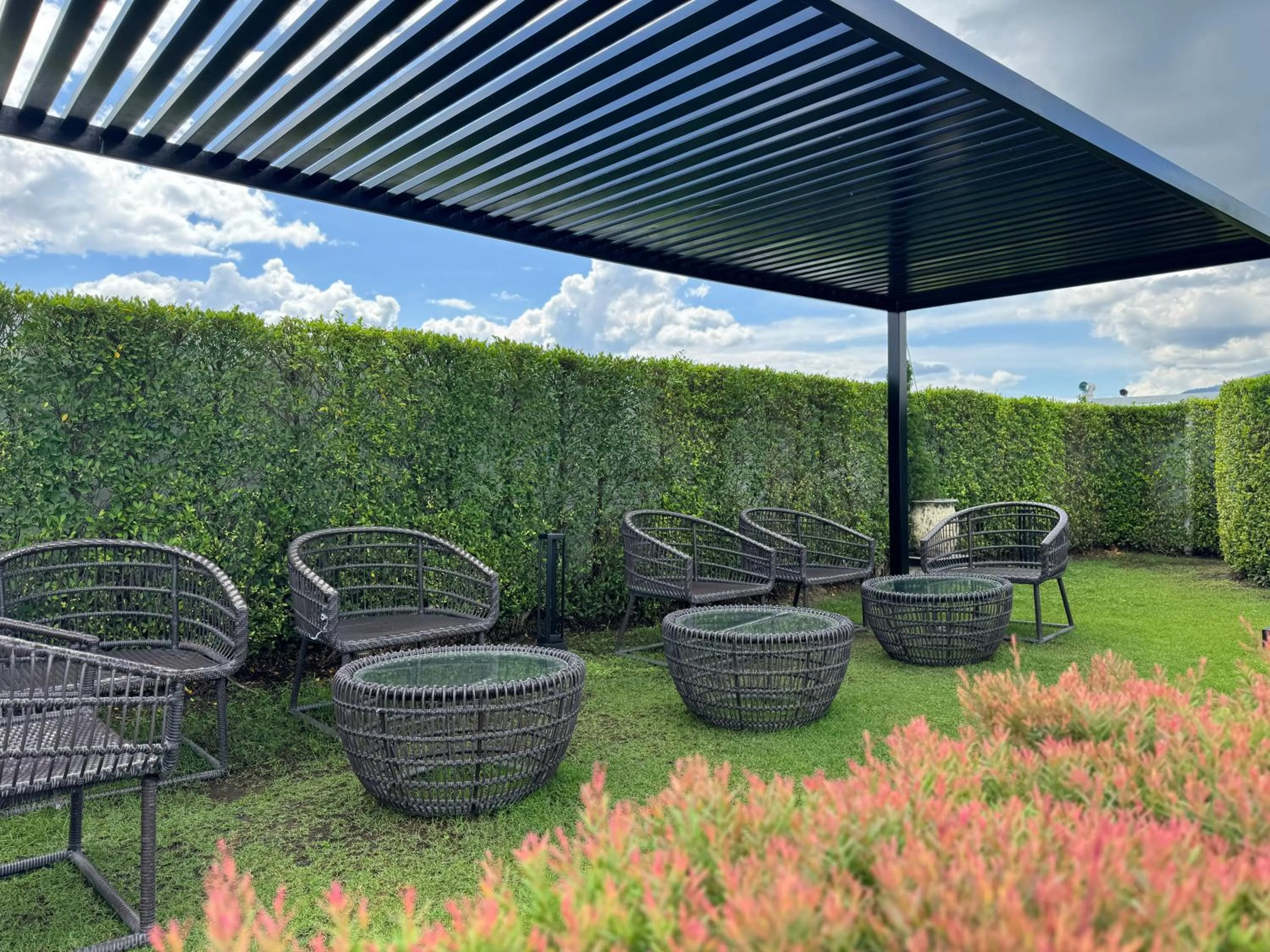 Seating area in Family Suite Nice Pool Full Facilities Self Check