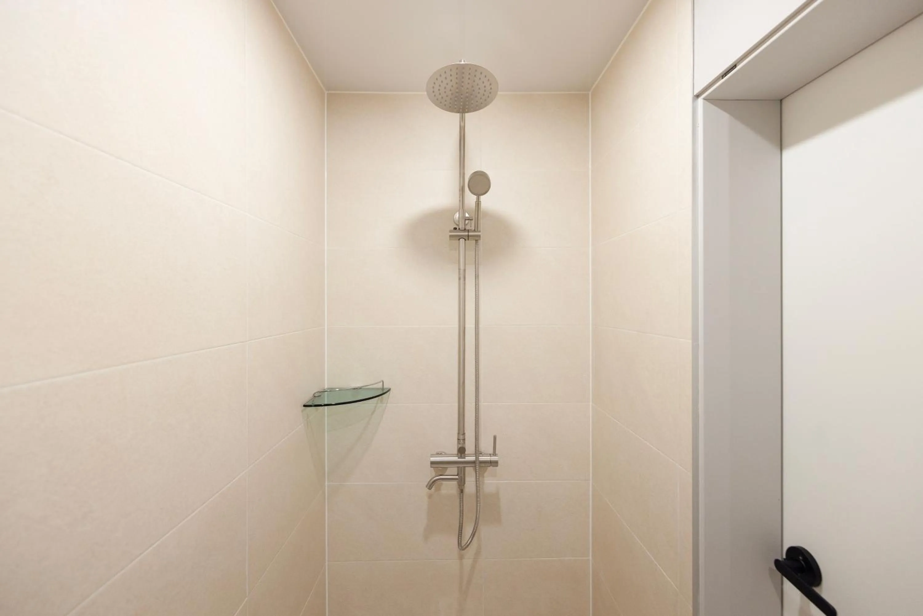 Shower in From H US Hotel with Aank Seoul Gangseo Hwagok