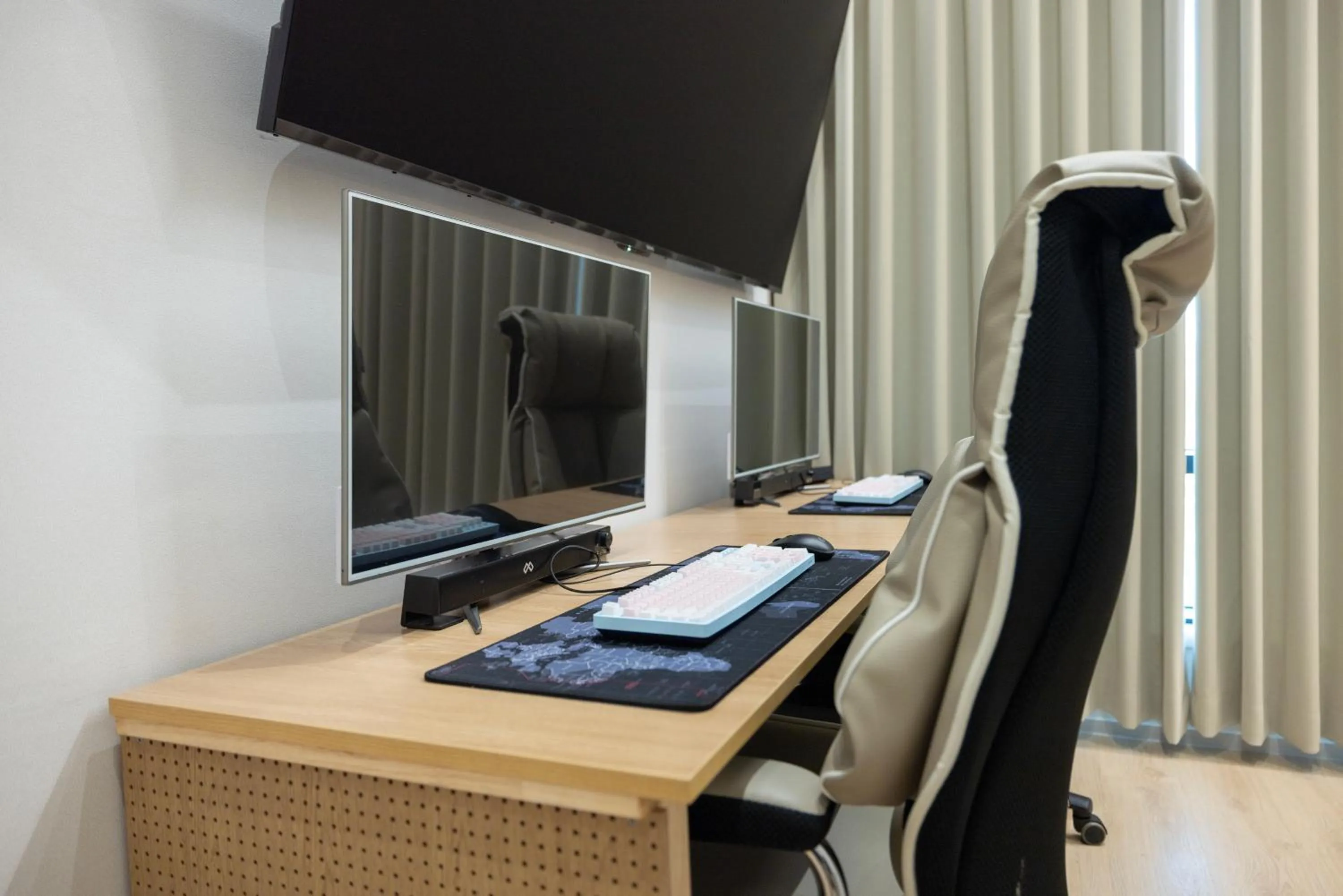 TV and multimedia in From H US Hotel with Aank Seoul Gangseo Hwagok