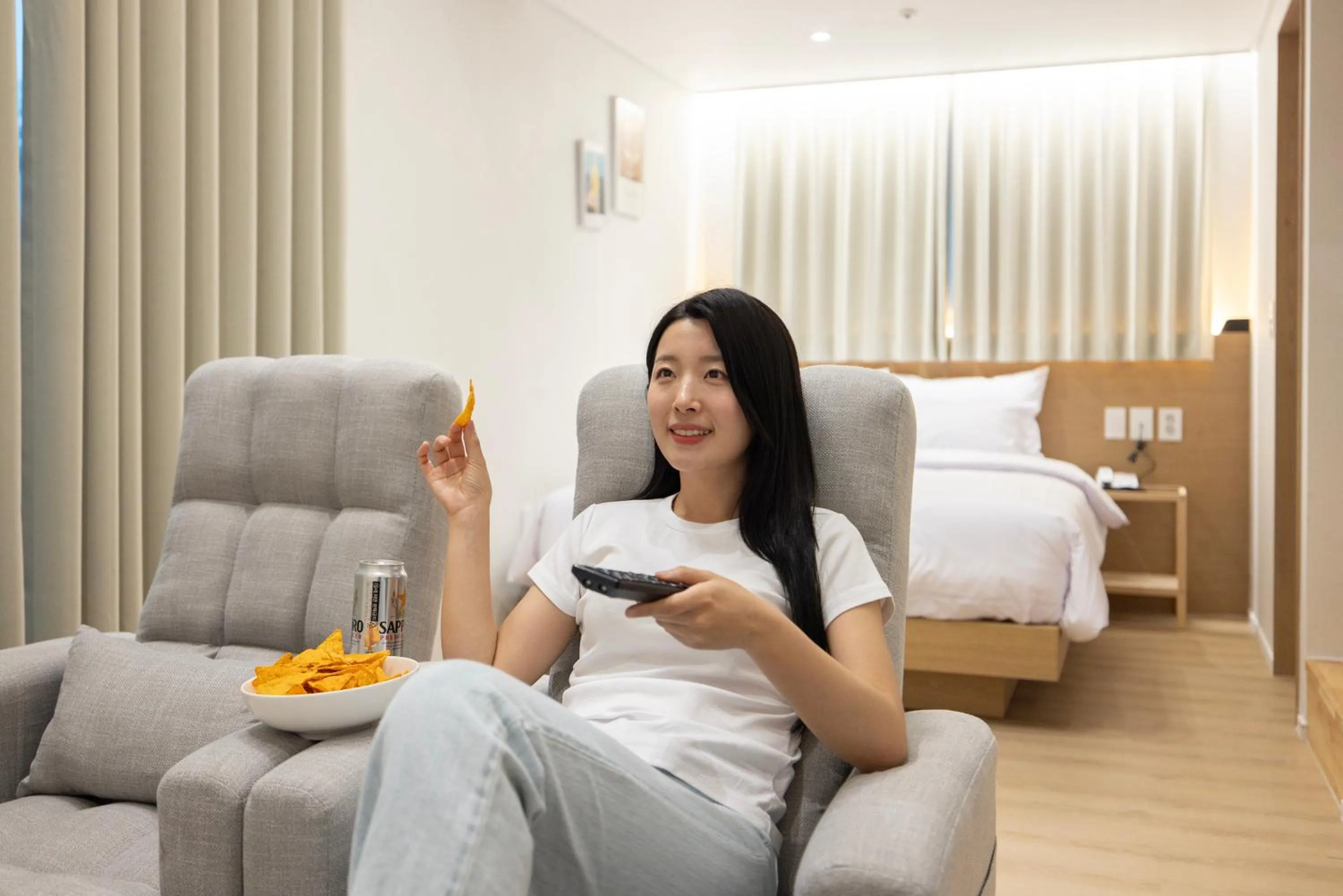 Seating area, Bed in From H US Hotel with Aank Seoul Gangseo Hwagok