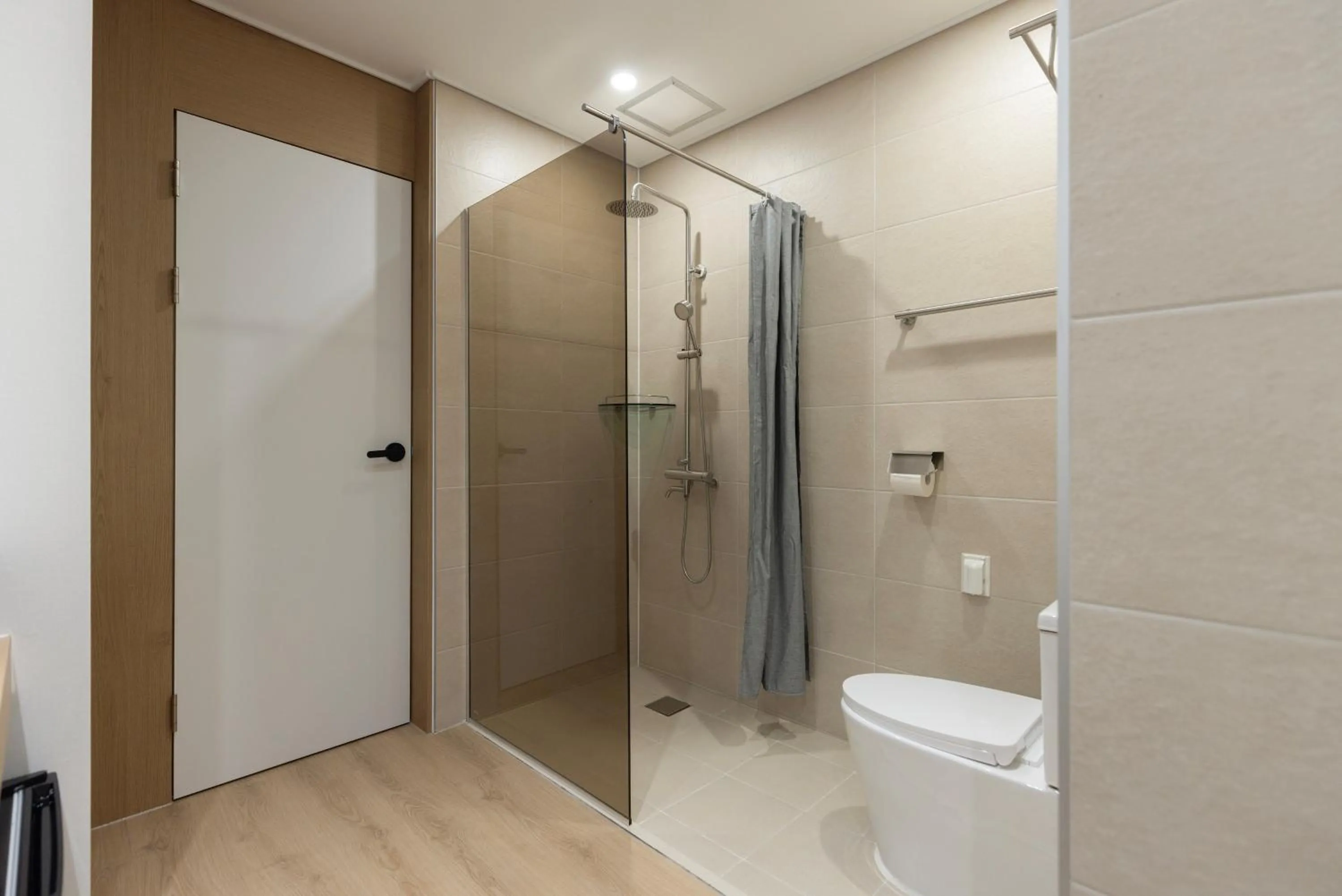 Shower in From H US Hotel with Aank Seoul Gangseo Hwagok