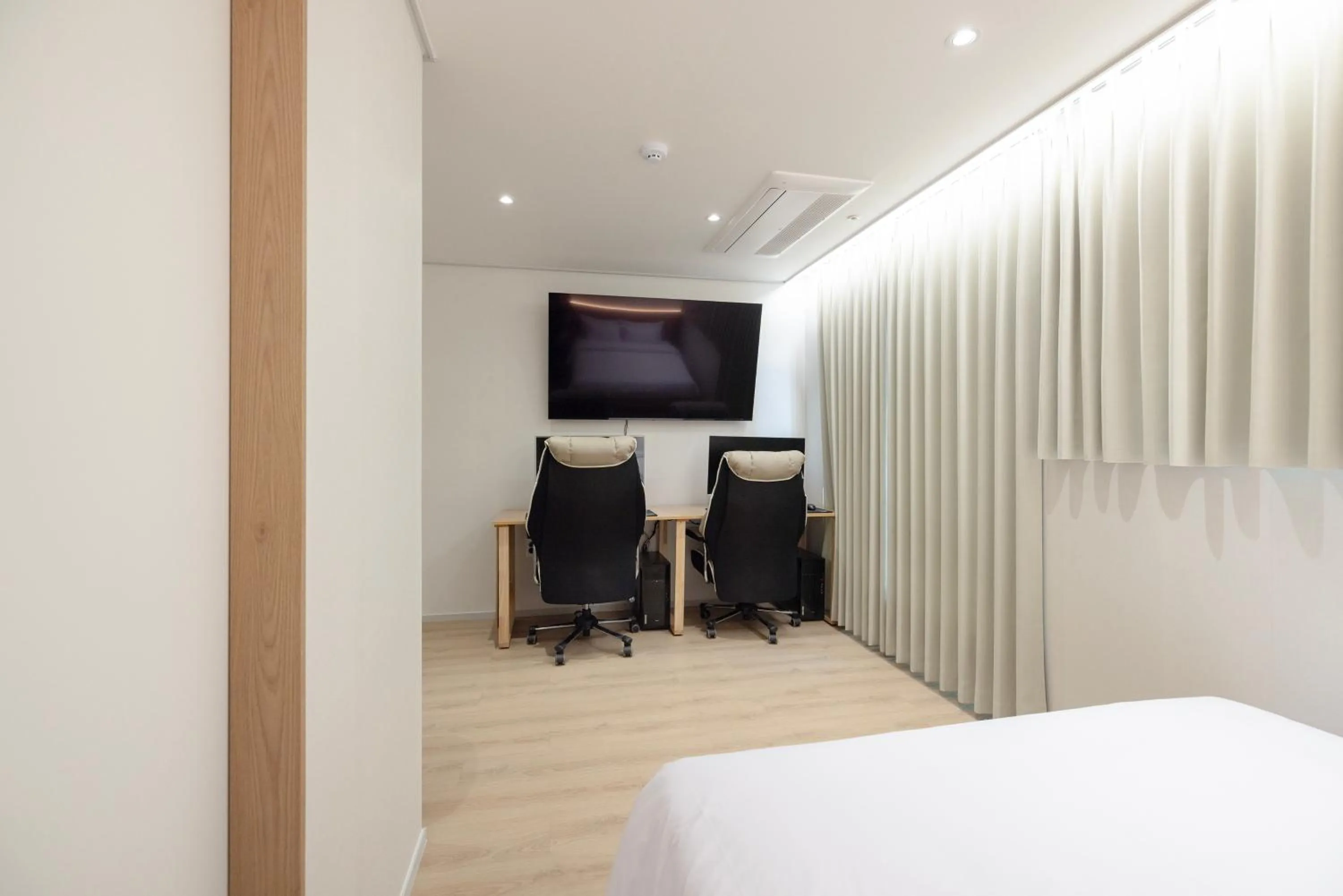 TV and multimedia, Bed in From H US Hotel with Aank Seoul Gangseo Hwagok