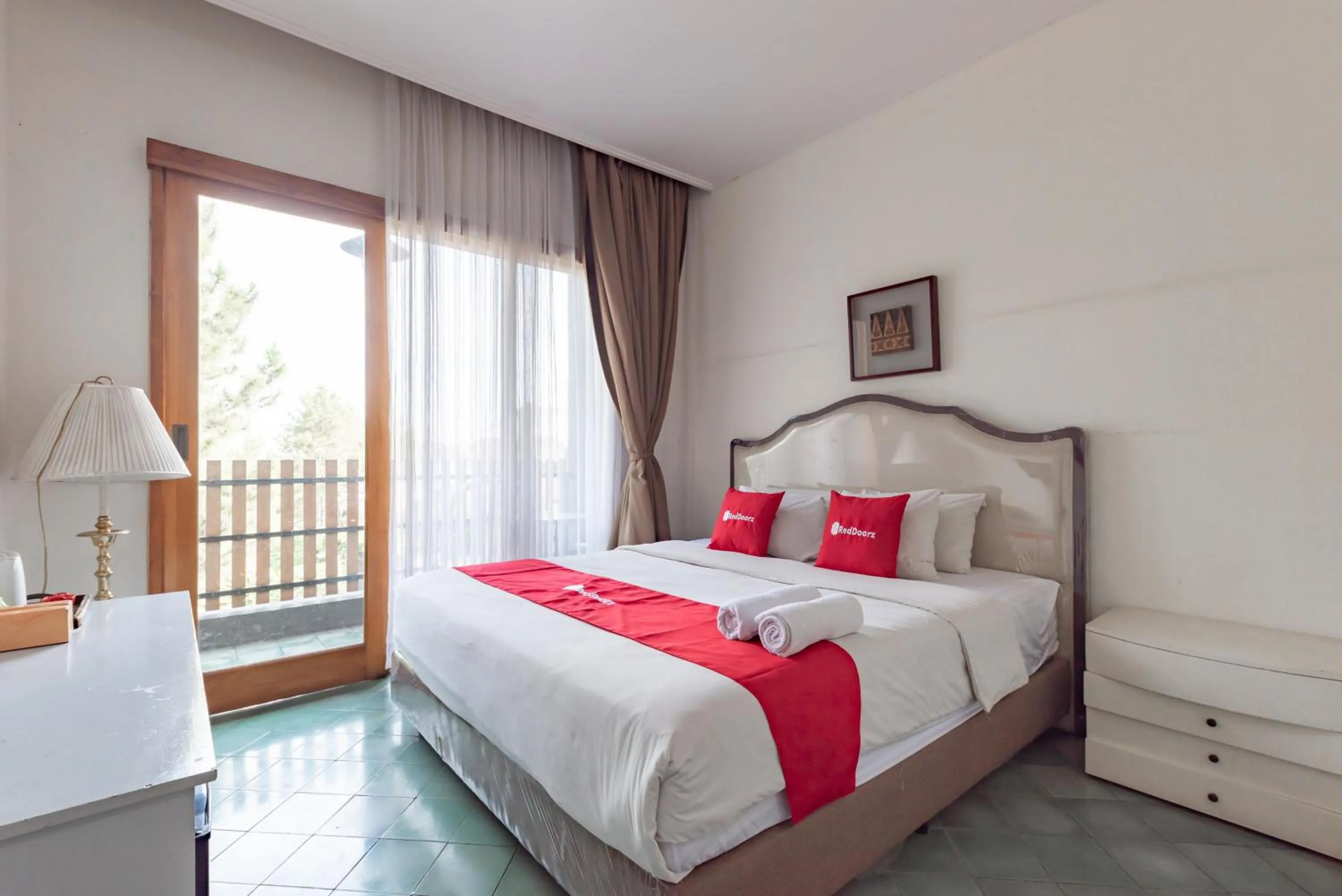 Casa de Apple Dago Bandung by RedDoorz