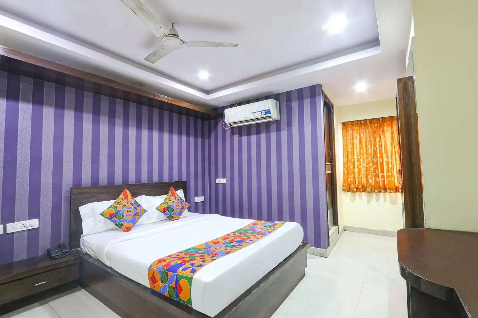 Bed in FabHotel Royal Residency II - Nr Lakdikapul Metro Station Bed in FabHotel Royal Residency II - Nr Lakdikapul Metro Station