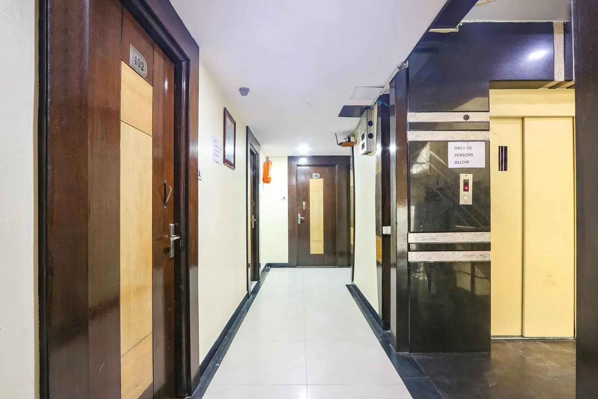 Lobby or reception in FabHotel Royal Residency II - Nr Lakdikapul Metro Station Lobby or reception in FabHotel Royal Residency II - Nr Lakdikapul Metro Station