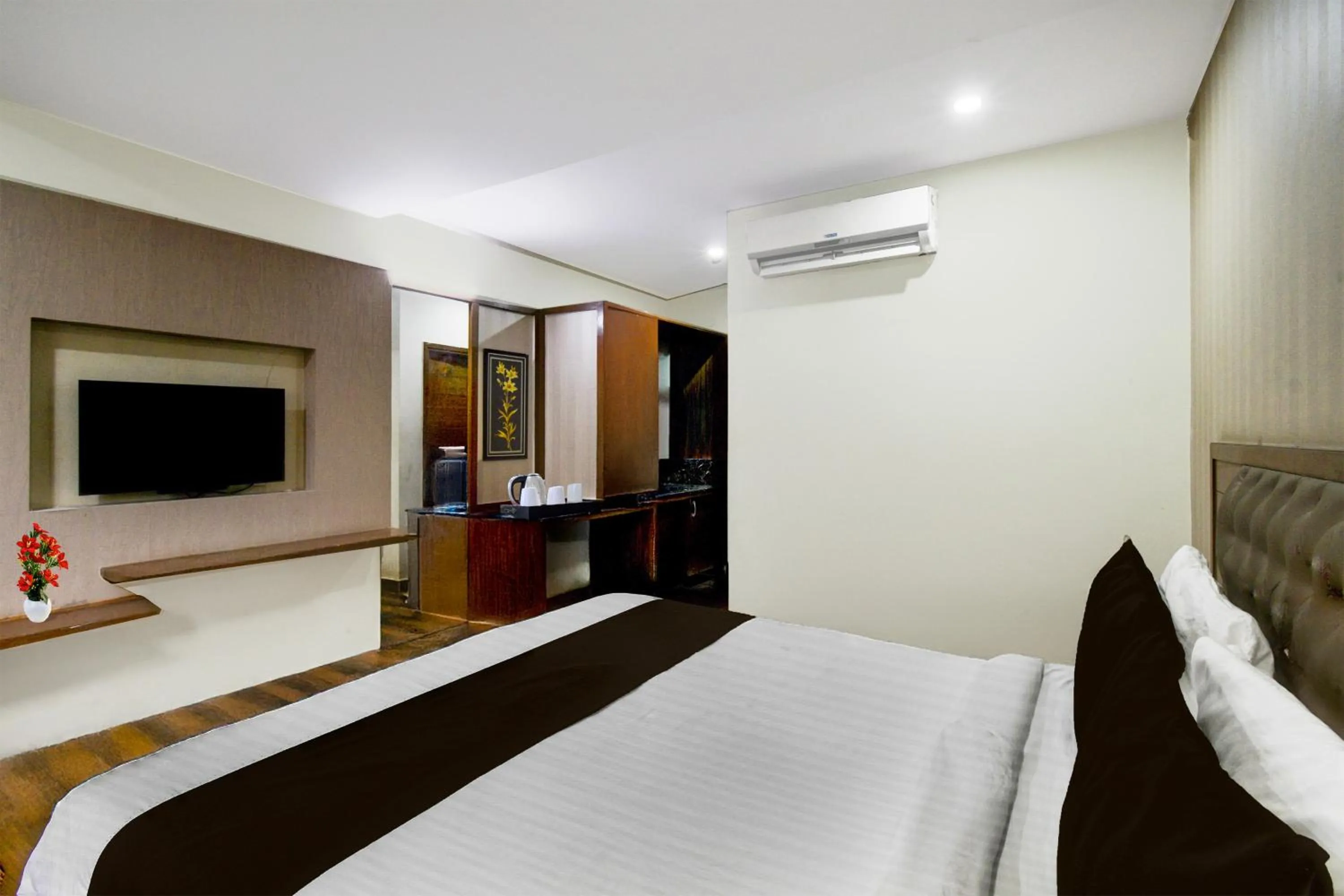 Bedroom, Bed in Super Townhouse Kothapet Formerly Surabhi Elite