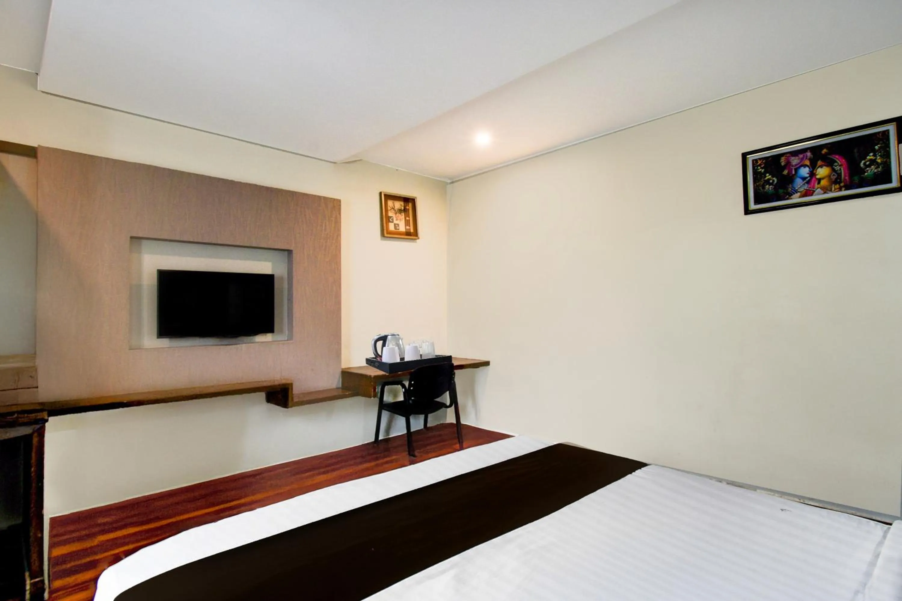Bedroom, Bed in Super Townhouse Kothapet Formerly Surabhi Elite