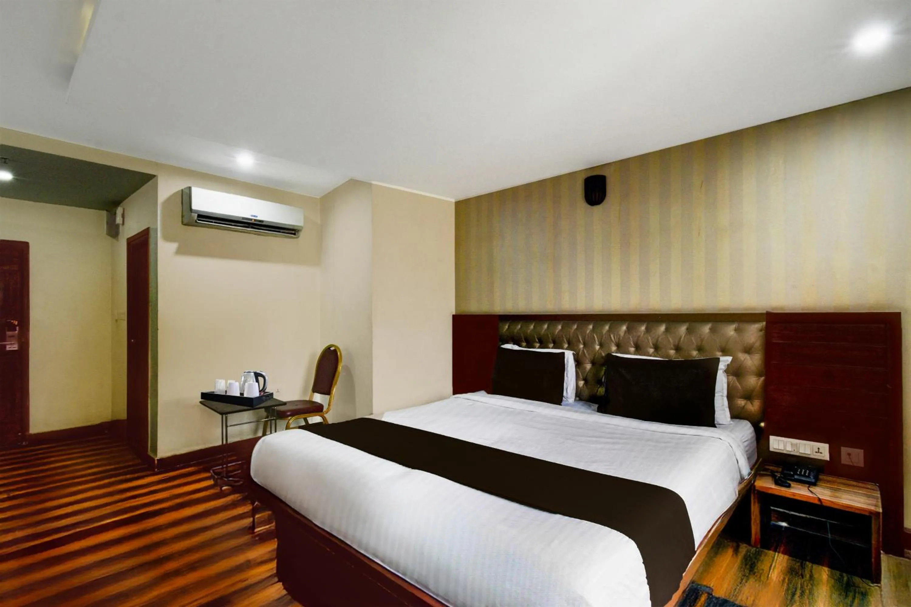 Bedroom, Bed in Super Townhouse Kothapet Formerly Surabhi Elite