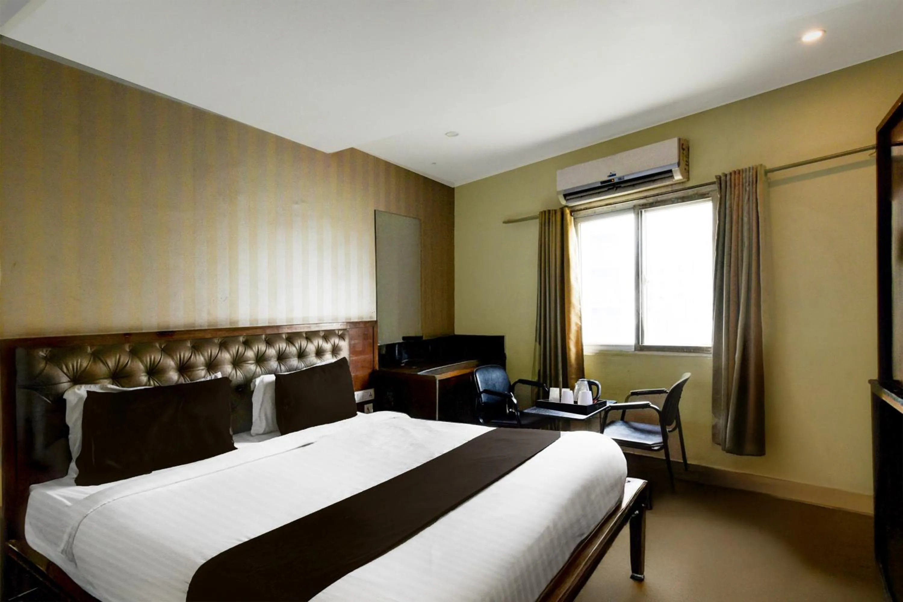 Bedroom, Bed in Super Townhouse Kothapet Formerly Surabhi Elite