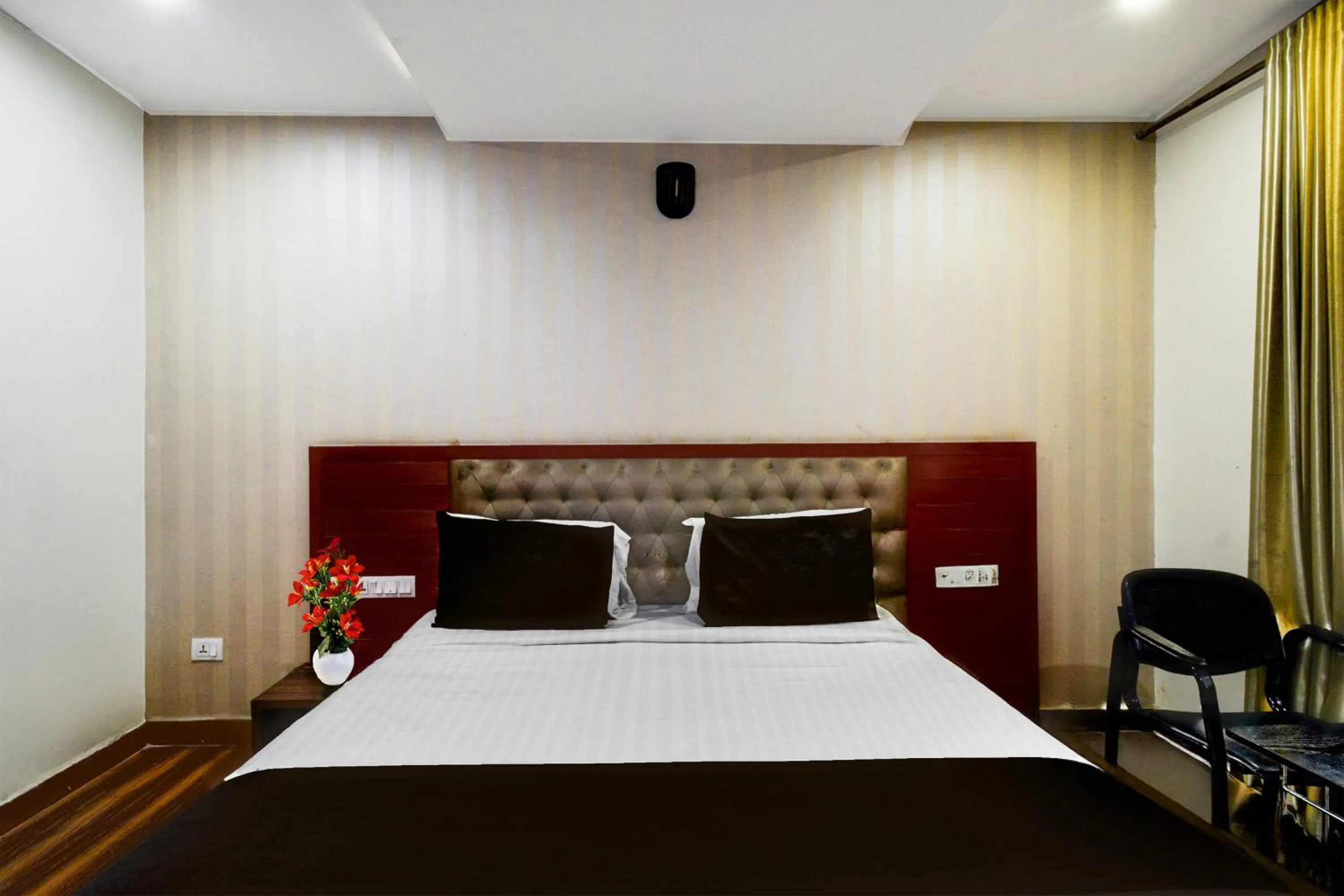 Bedroom, Bed in Super Townhouse Kothapet Formerly Surabhi Elite