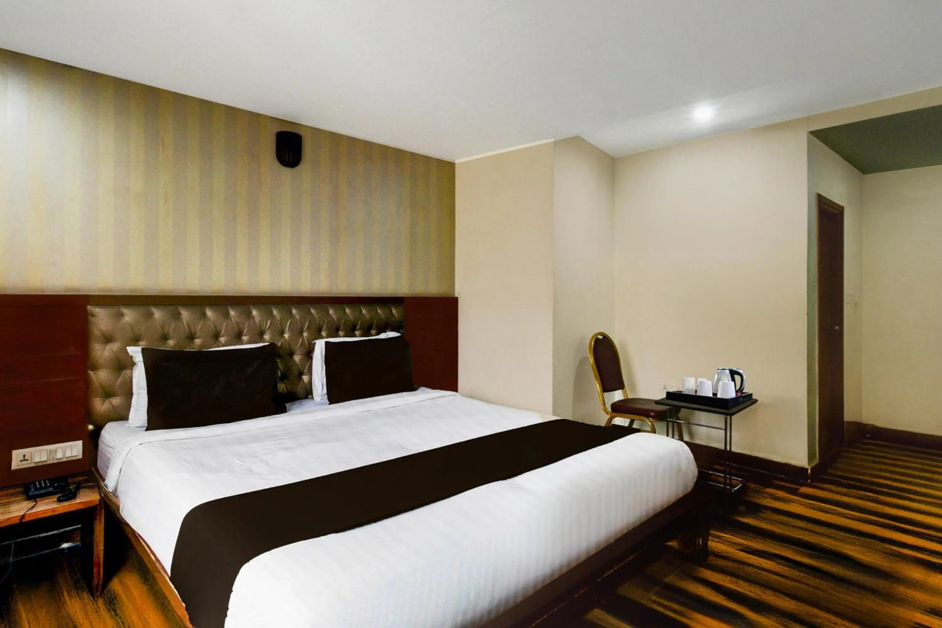 Bedroom, Bed in Super Townhouse Kothapet Formerly Surabhi Elite