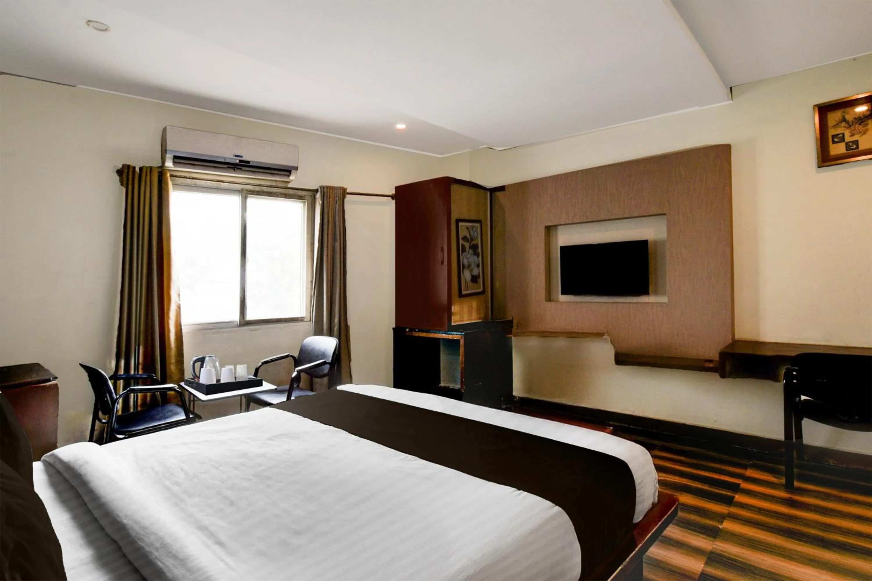 Bedroom, Bed in Super Townhouse Kothapet Formerly Surabhi Elite