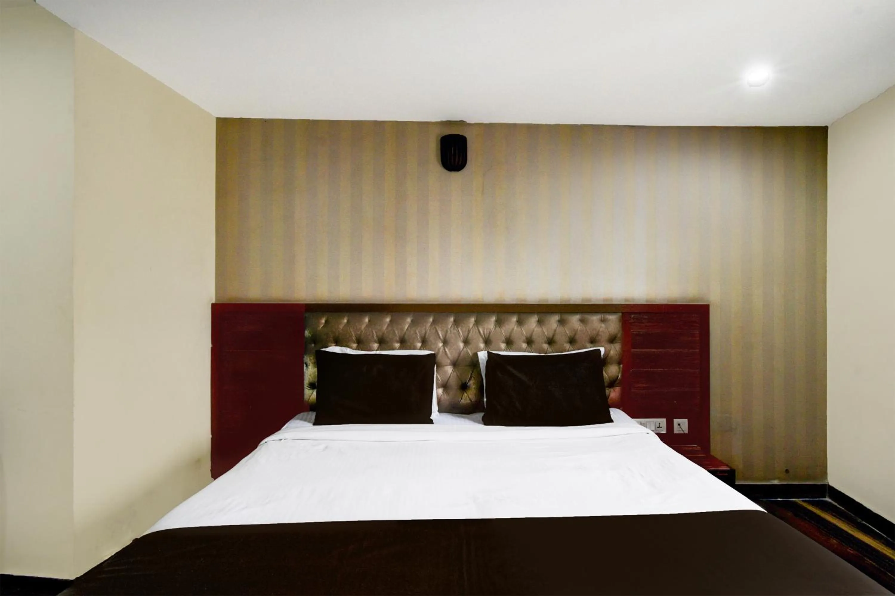 Bedroom in Townhouse Kothapet Formerly Surabhi Elite