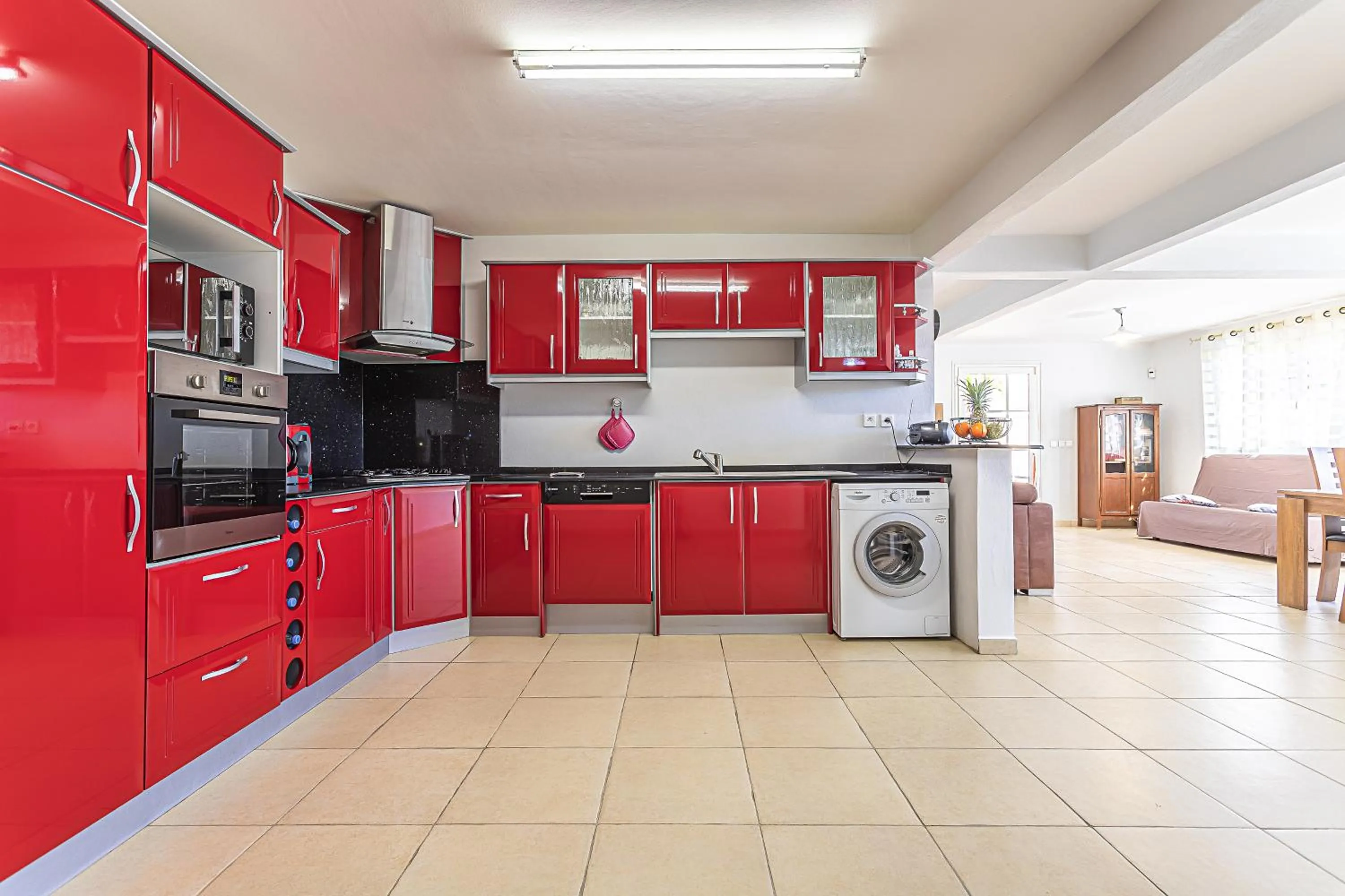 Communal kitchen in Chez Gerty Et Jocelyn