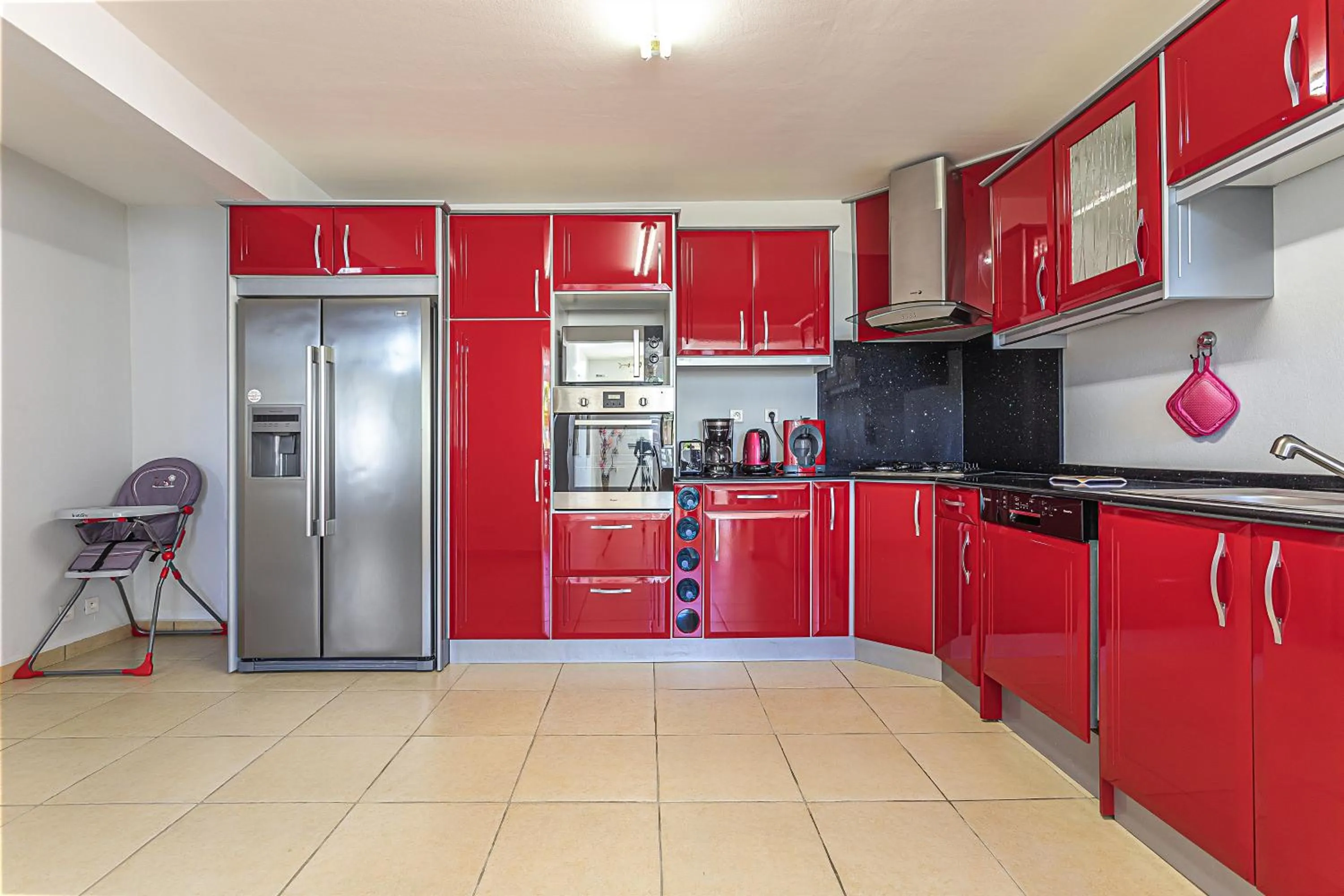 Communal kitchen in Chez Gerty Et Jocelyn