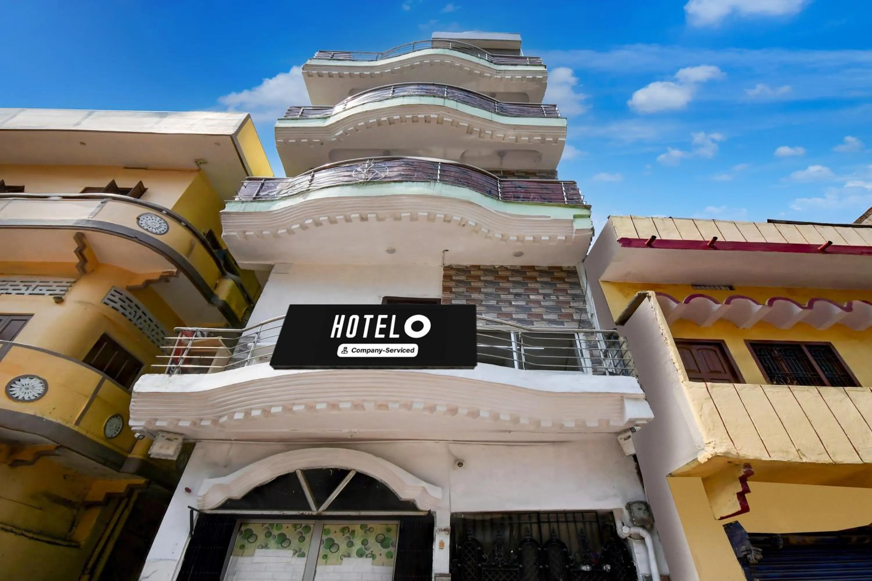 Facade/entrance in Hotel O Gaya Railway Junction Formerly Family Guest House