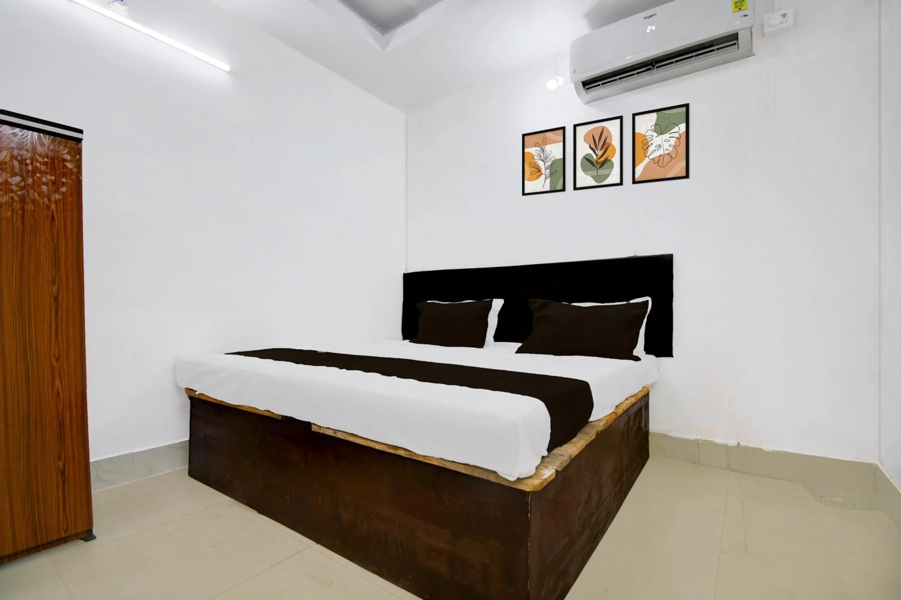 Bedroom, Bed in Super Hotel O Gaya Railway Junction Formerly Family Guest House