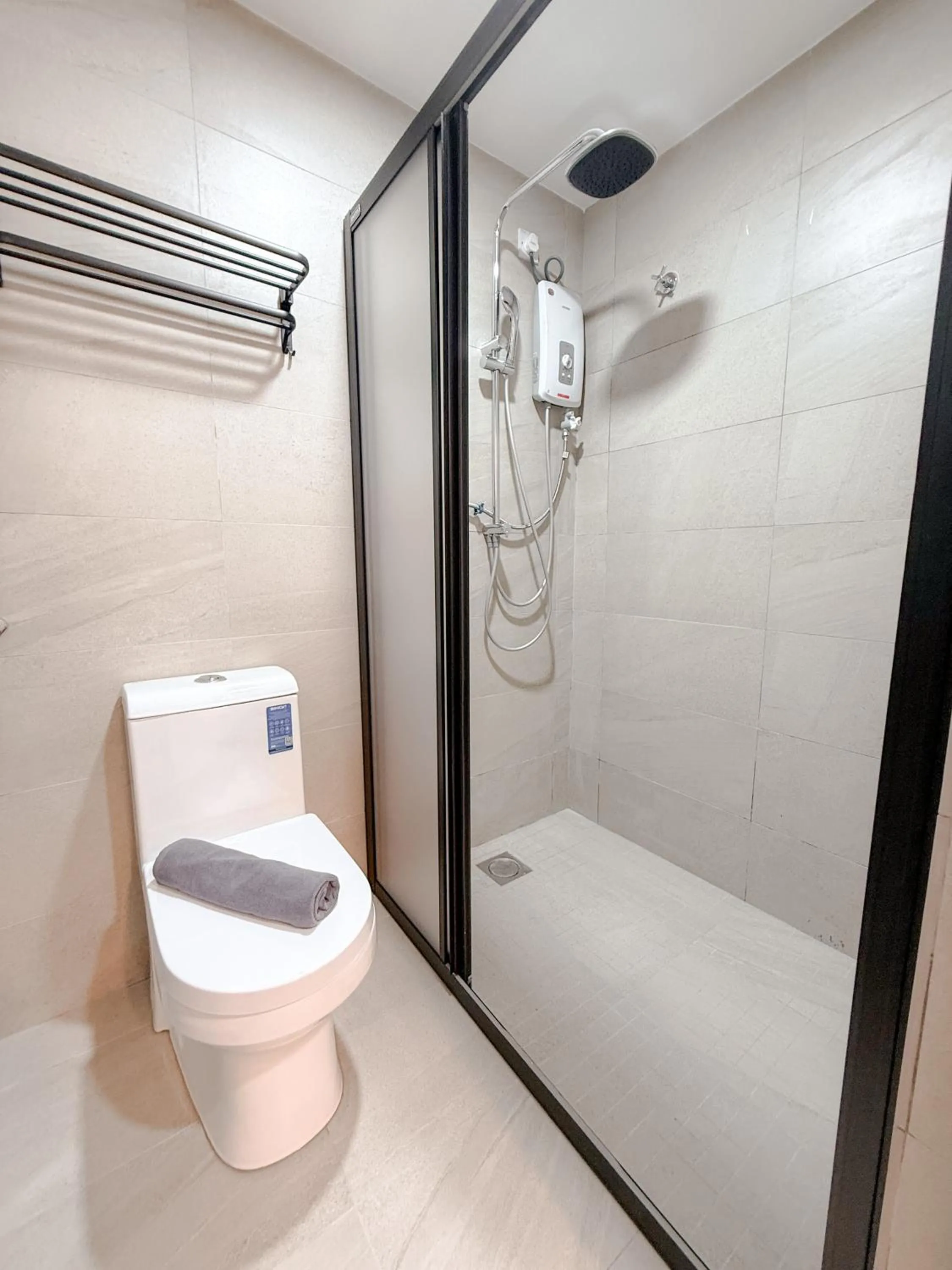 Resandau Stay Ipoh - Nearby Ipoh Town - Private Car Park and Lift - Whole unit & Coliving