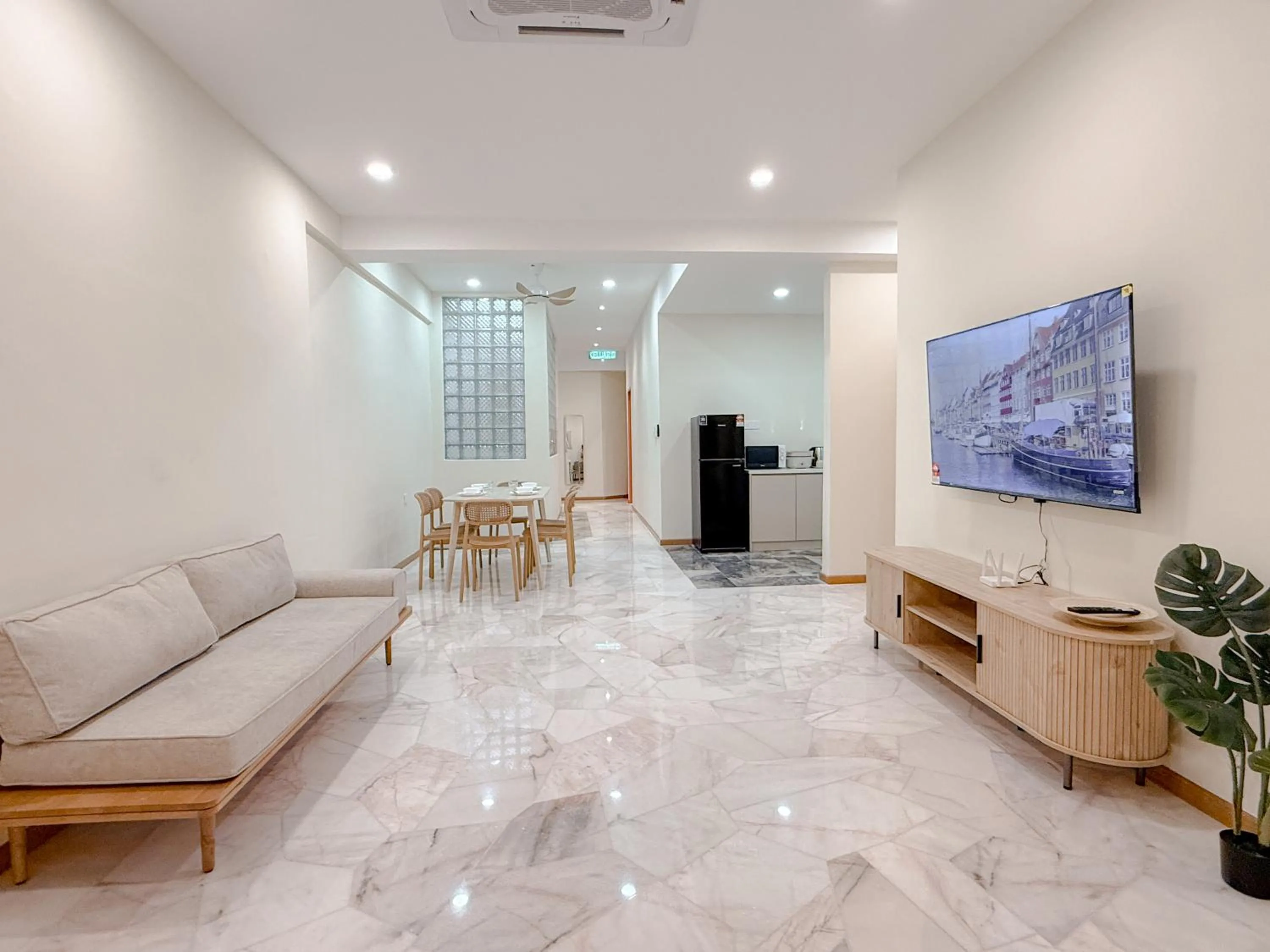 Resandau Stay Ipoh - Nearby Ipoh Town - Private Car Park and Lift - Whole unit & Coliving