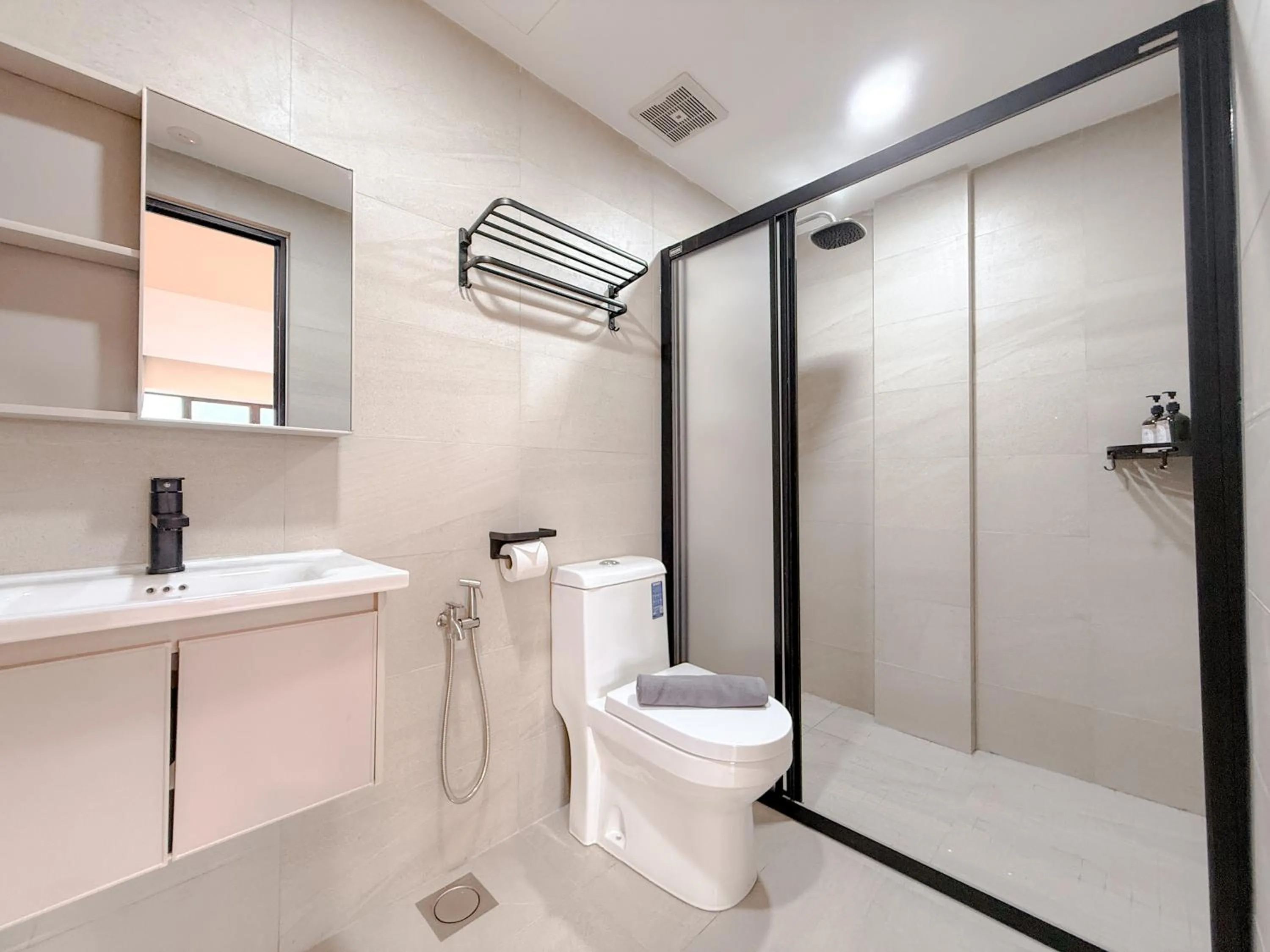 Resandau Stay Ipoh - Nearby Ipoh Town - Private Car Park and Lift - Whole unit & Coliving