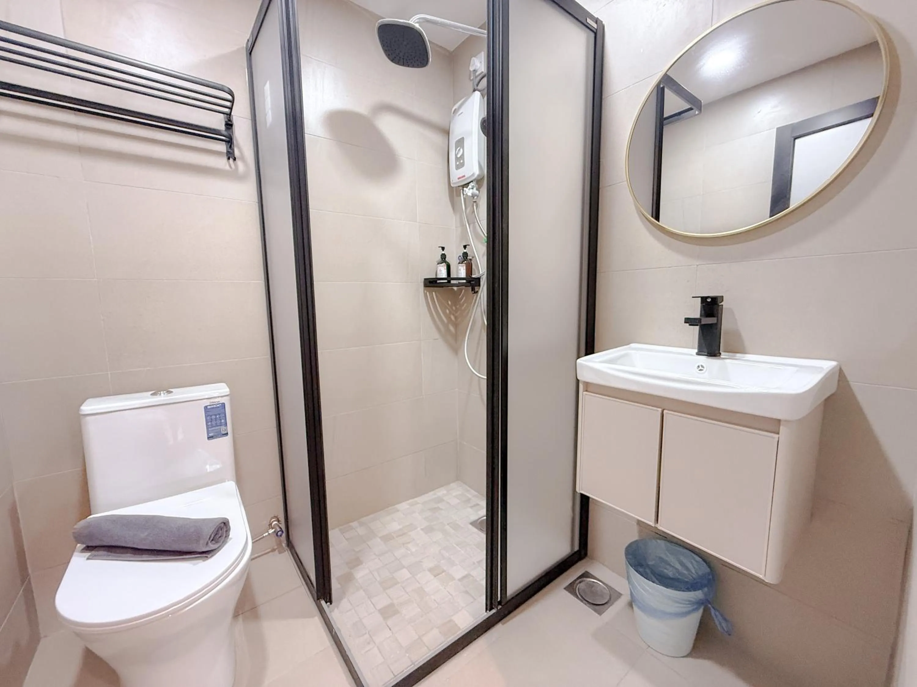 Resandau Stay Ipoh - Nearby Ipoh Town - Private Car Park and Lift - Whole unit & Coliving