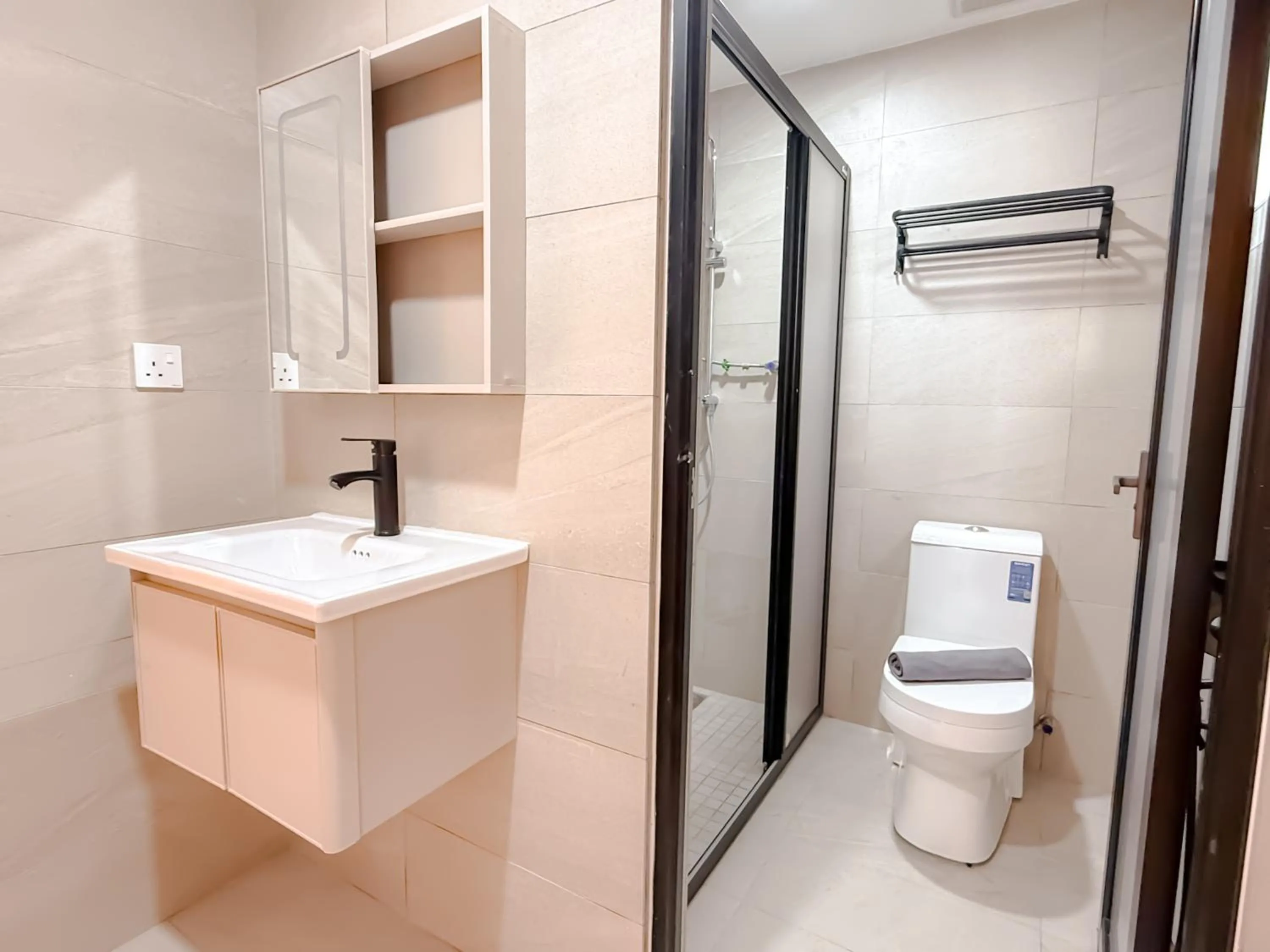 Resandau Stay Ipoh - Nearby Ipoh Town - Private Car Park and Lift - Whole unit & Coliving