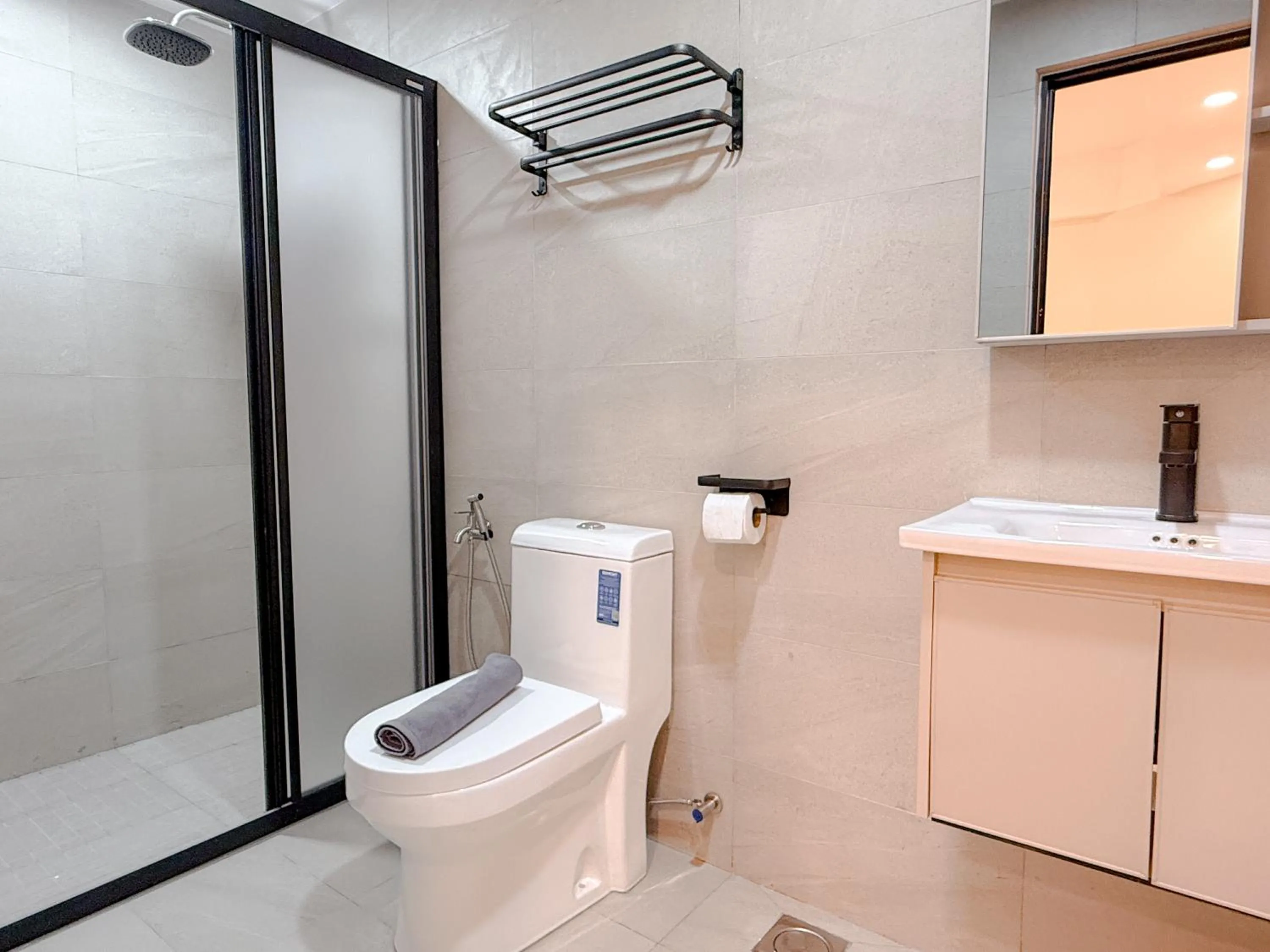 Resandau Stay Ipoh - Nearby Ipoh Town - Private Car Park and Lift - Whole unit & Coliving