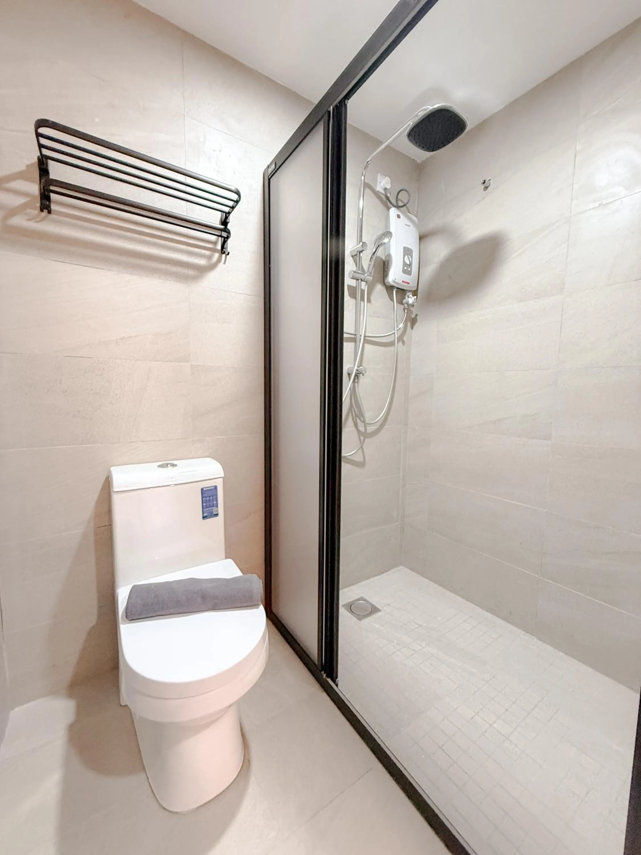 Resandau Stay Ipoh - Nearby Ipoh Town - Private Car Park and Lift - Whole unit & Coliving