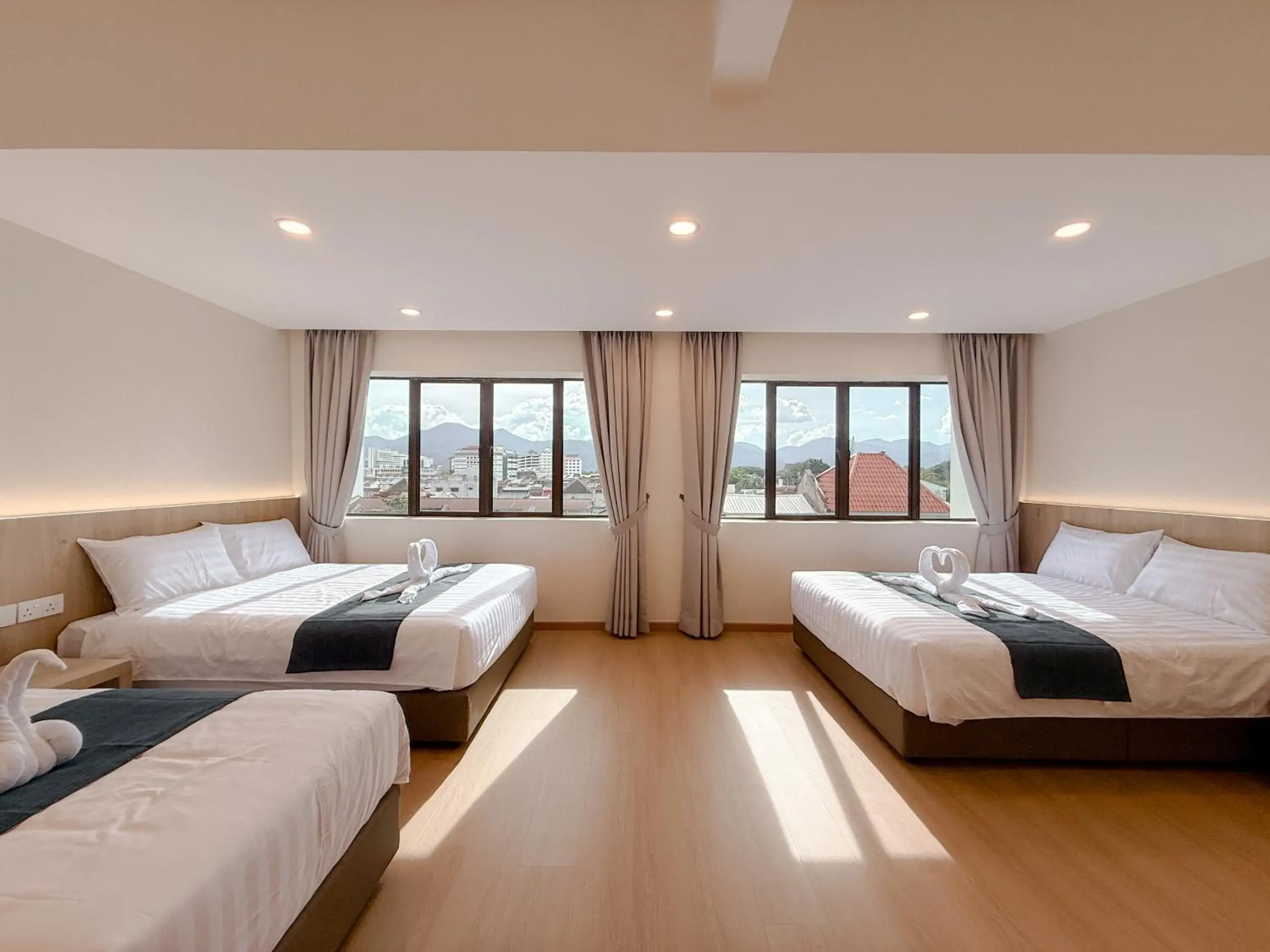 Family Room with Private Bathroom in Resandau Stay Ipoh - Nearby Ipoh Town - Private Car Park and Lift - Whole unit & Coliving Family Room with Private Bathroom in Resandau Stay Ipoh - Nearby Ipoh Town - Private Car Park and Lift - Whole unit & Coliving